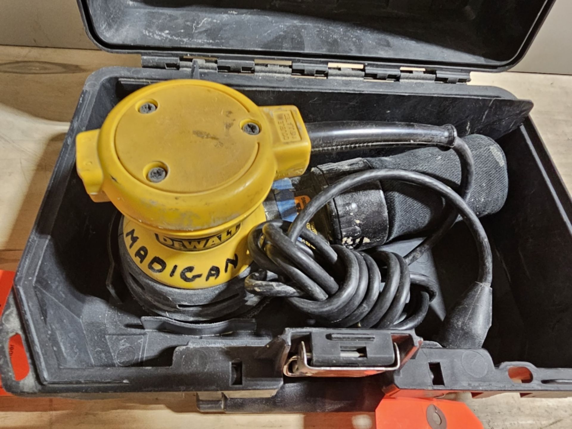 Dewalt Circulaw Saw and Random Orbital Palm Sander - Image 4 of 6