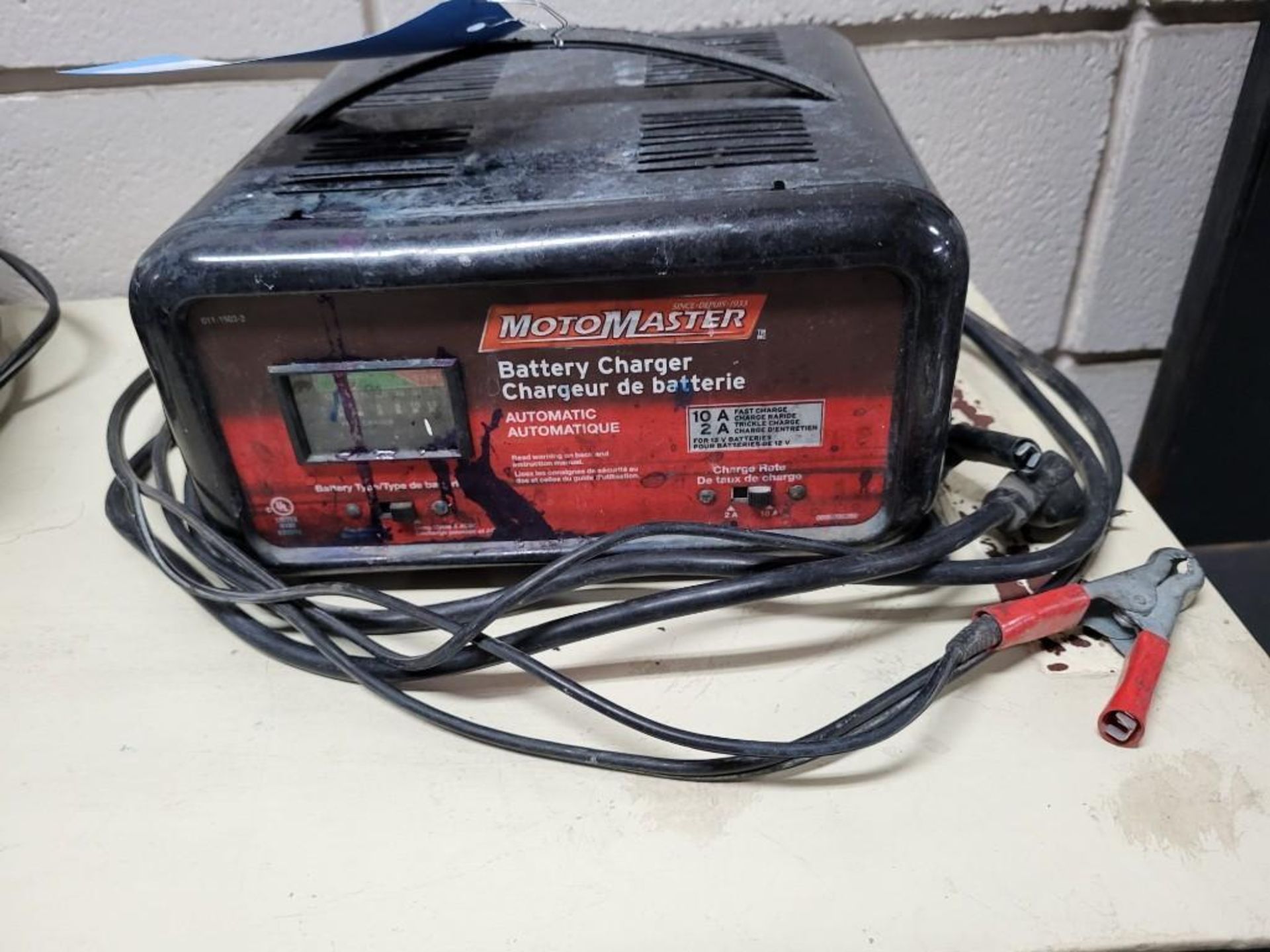 MotoMaster 10/2A Automatic Battery Charger