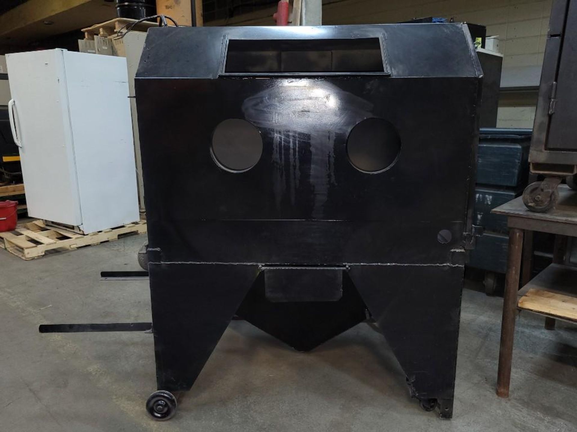 Custom Made Sandblasting Cabinet