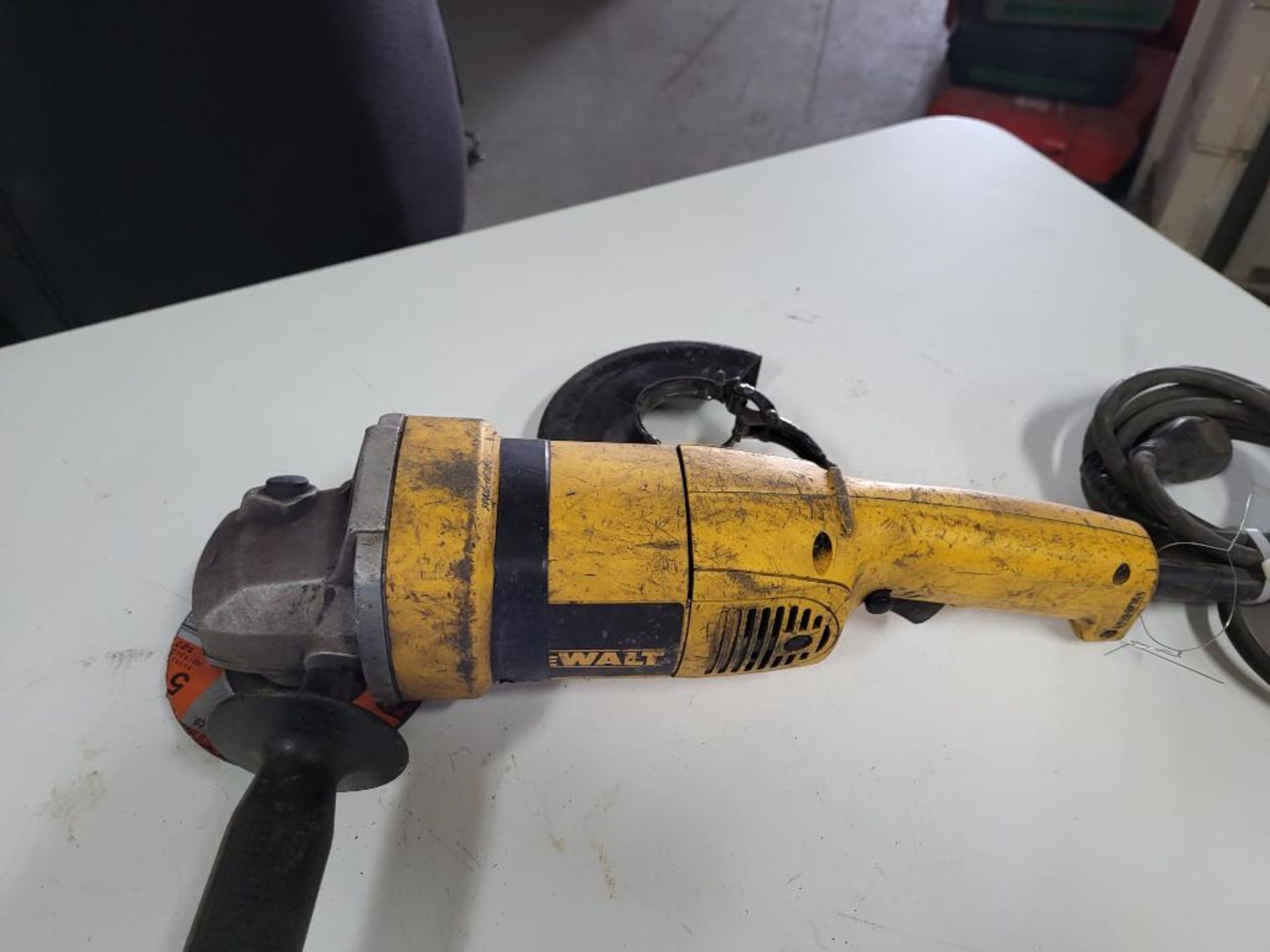 DeWalt 5 Inch Angle Grinder M/N DW831 - Bild 2 aus 3