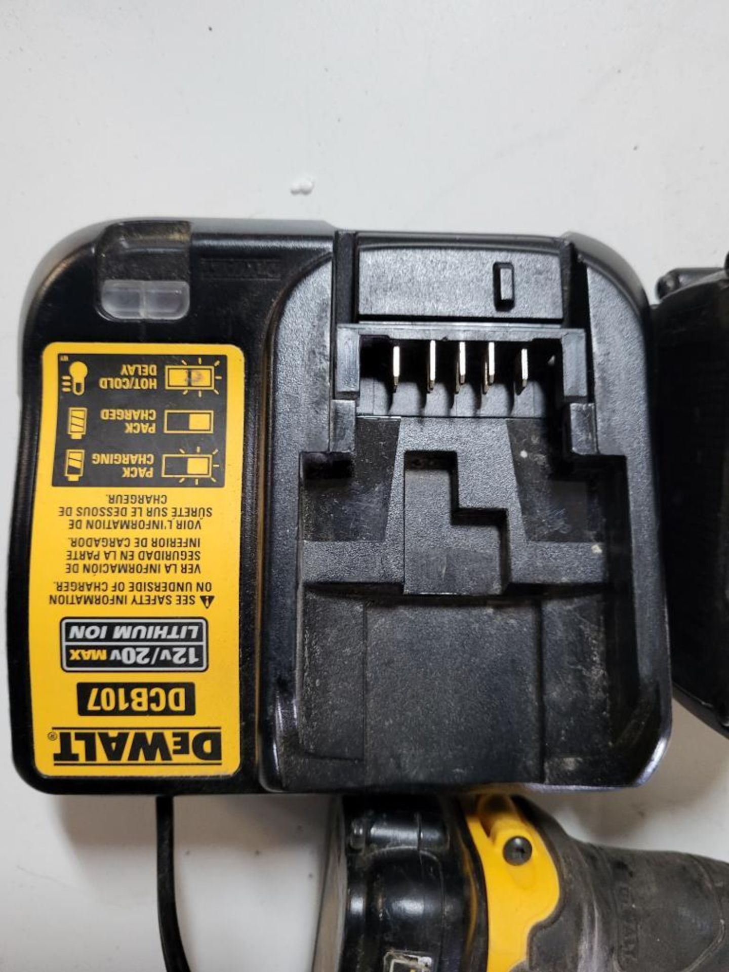 Lot Of DeWalt 12 Volt Battery Tools Consisting Of 1 Drill 1 Impact Drill 4 Batteries 1 Charger - Bild 3 aus 4