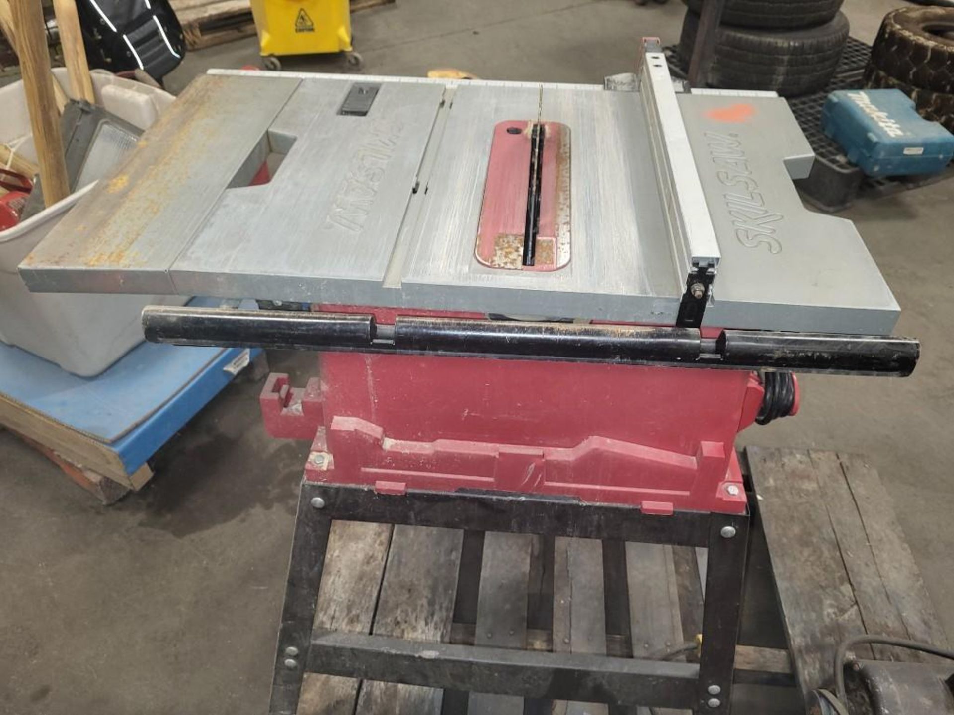 Skilsaw 10" Table Saw With Folding Legs M/N 3410 - Image 5 of 5