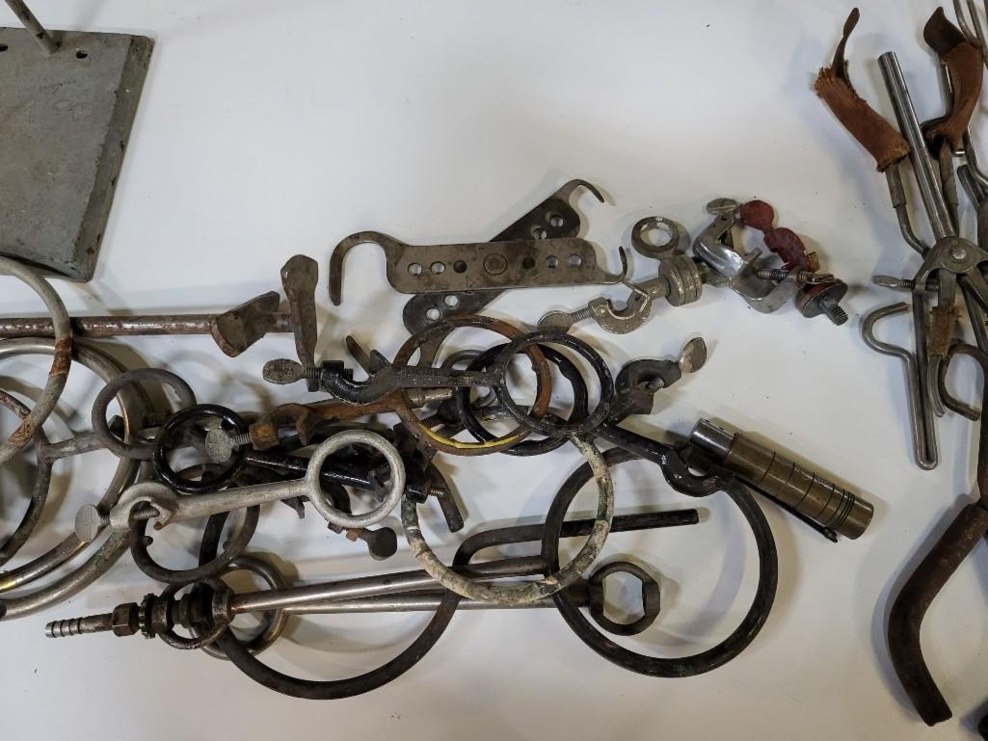 VALUE LOT: Lab/Chemistry Accessories Such As Stands, Ring And Thermometer Clamps - Image 2 of 6