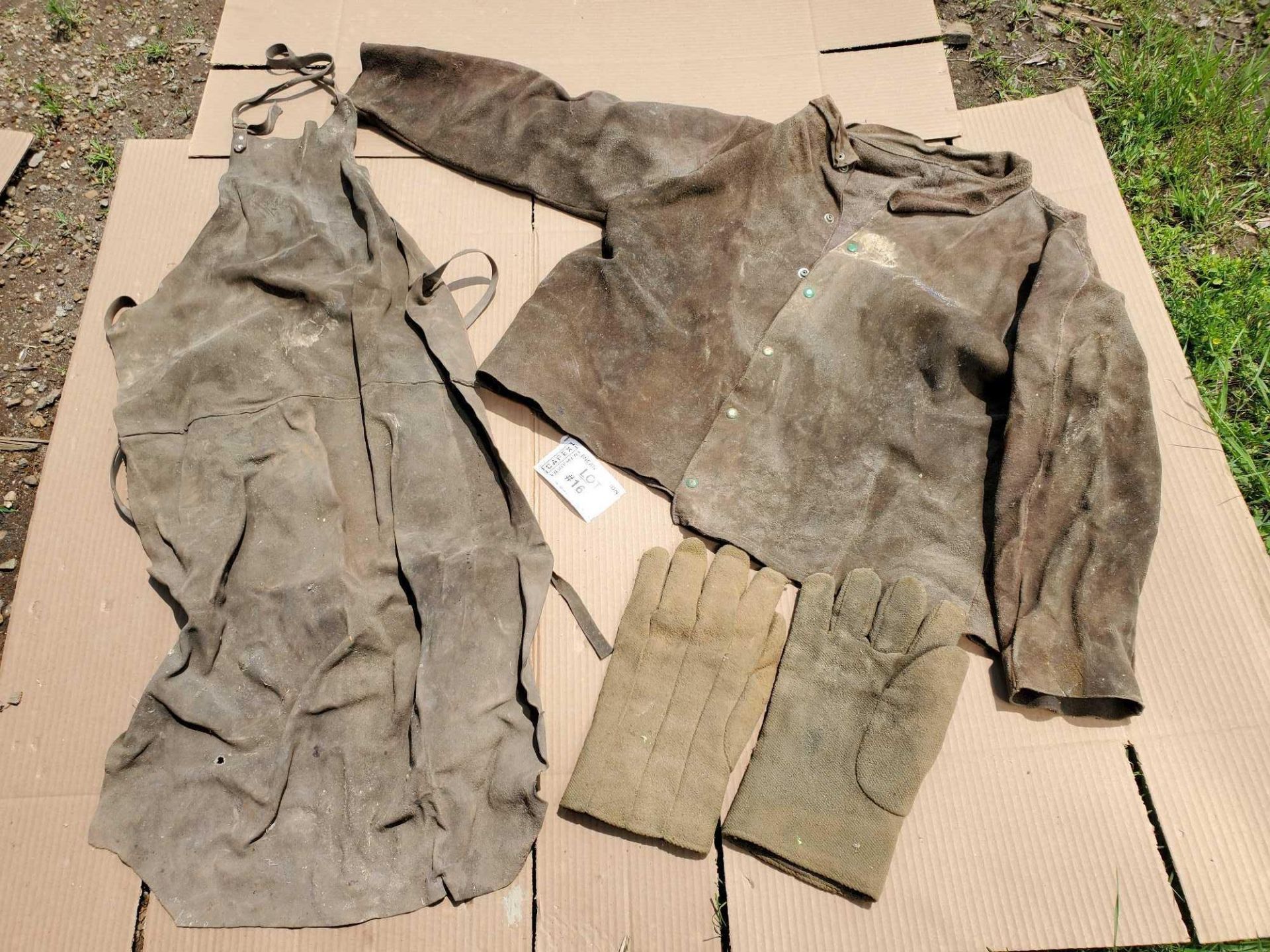 apron, jacket and welding gloves / ensemble de soudure veste, tablier et gants