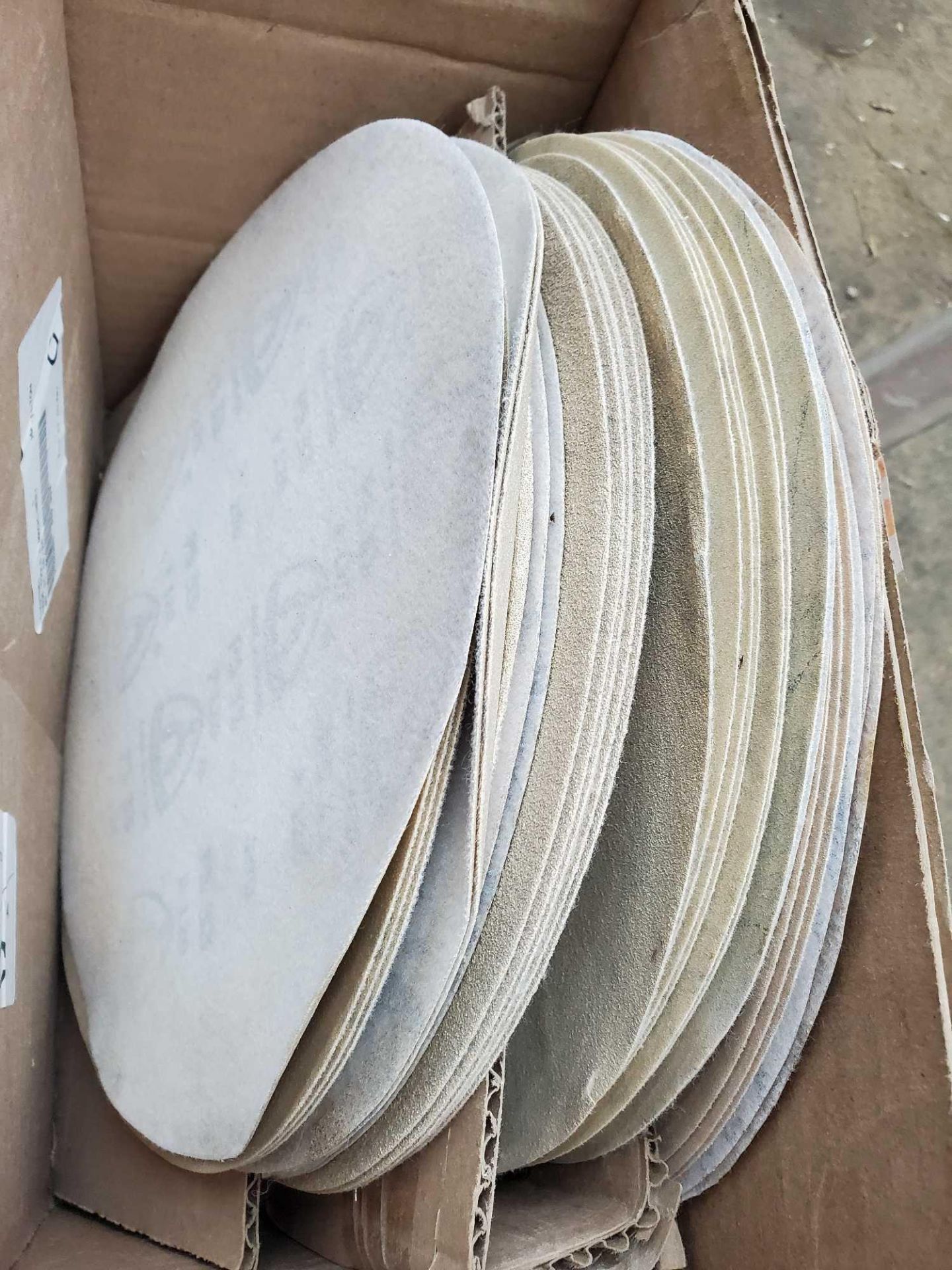 lot of klingspor sanding discs / lot de disques de sablage klingspor