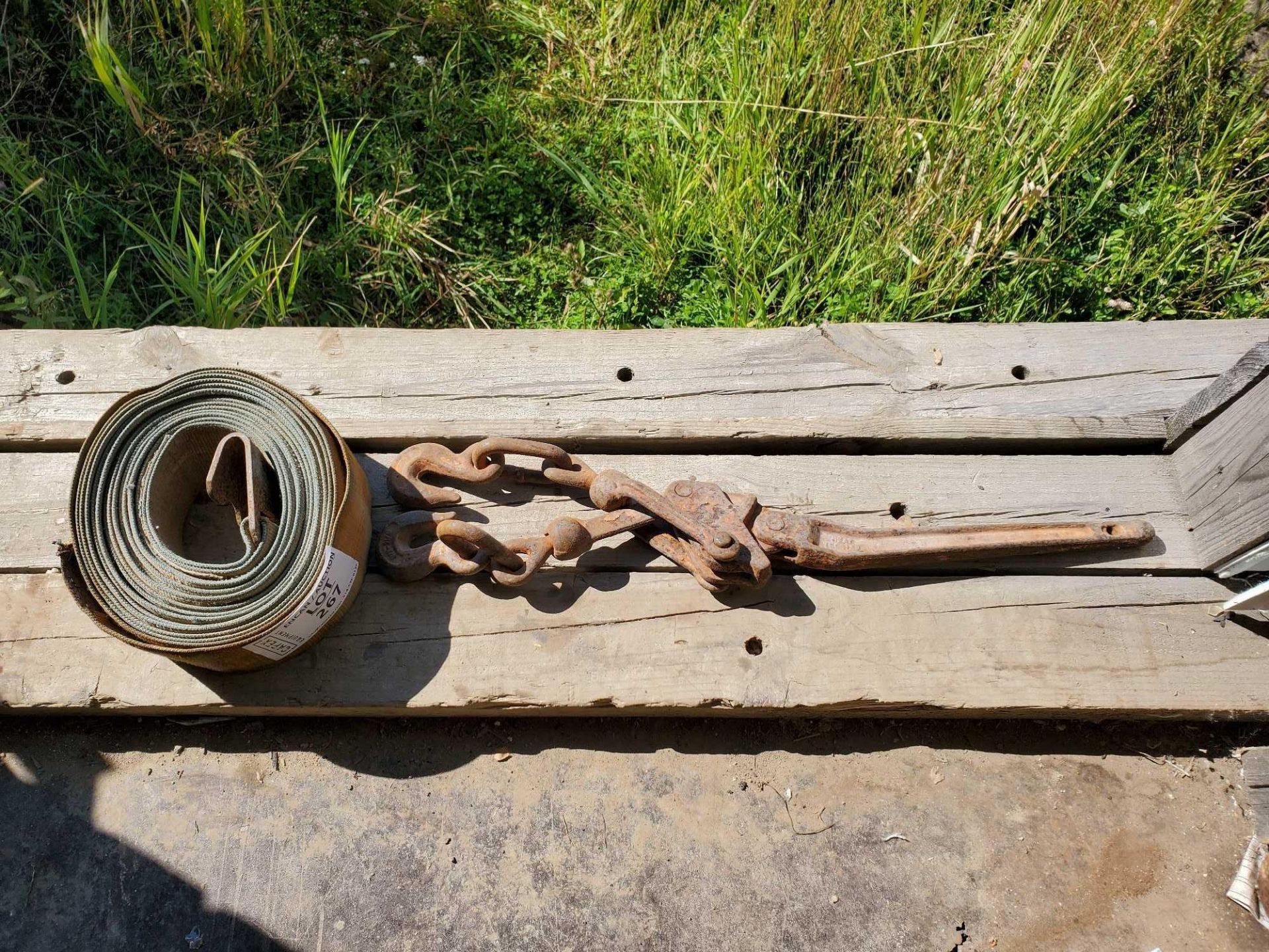 strap and binder / courroie et serre chaine