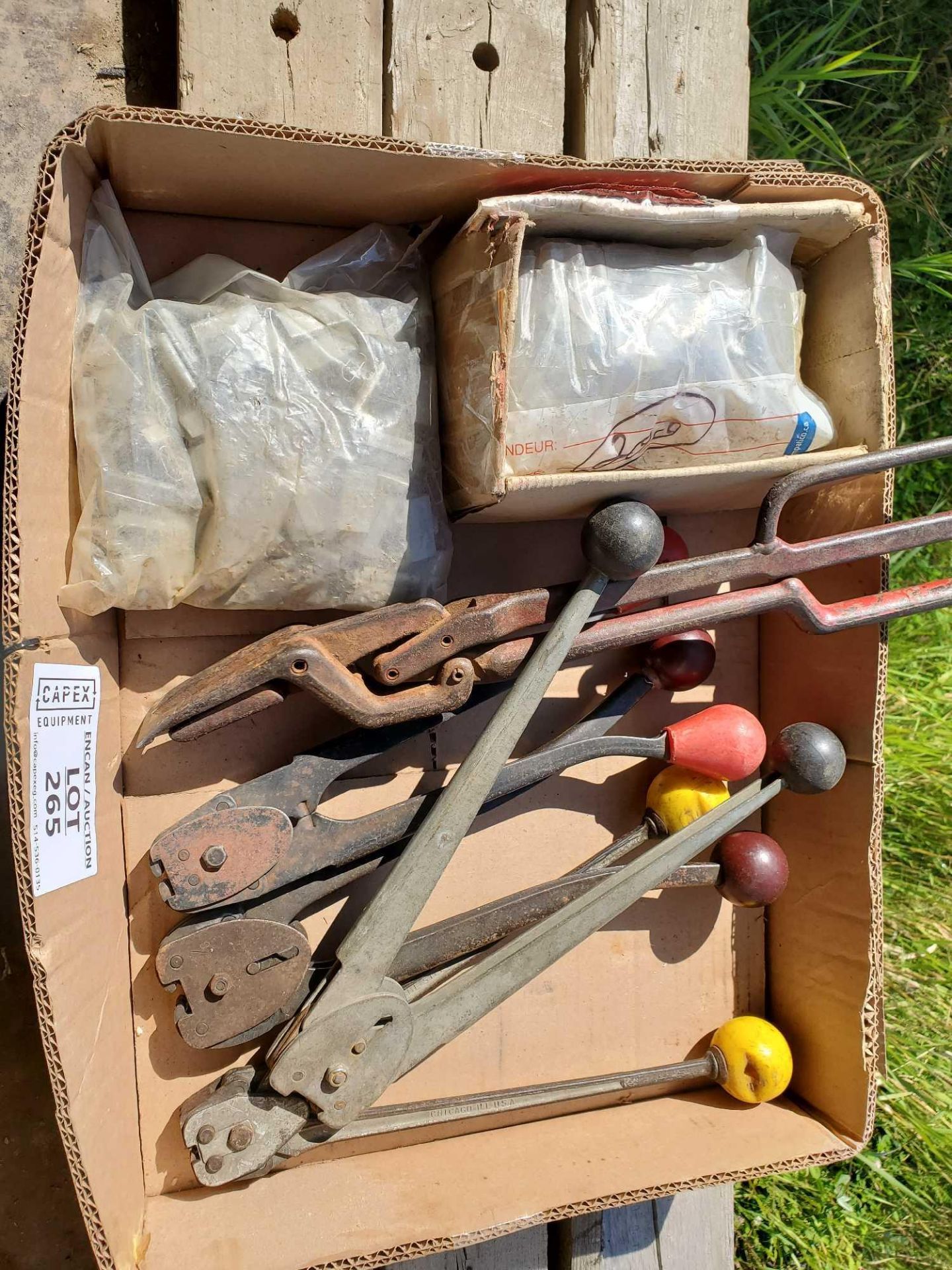 lot of strapping tools / lot d'outils de cerclage