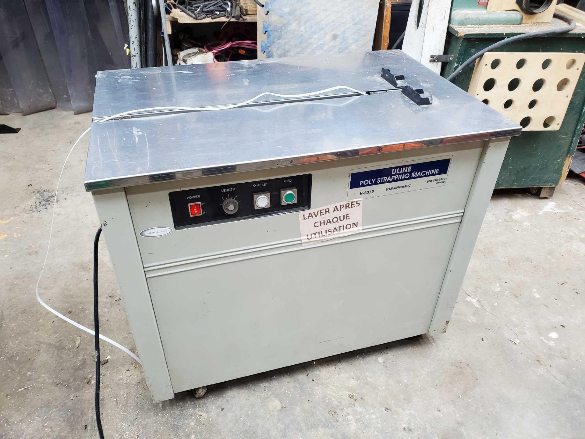 uline poly strapping machine / emballeuse a bande uline