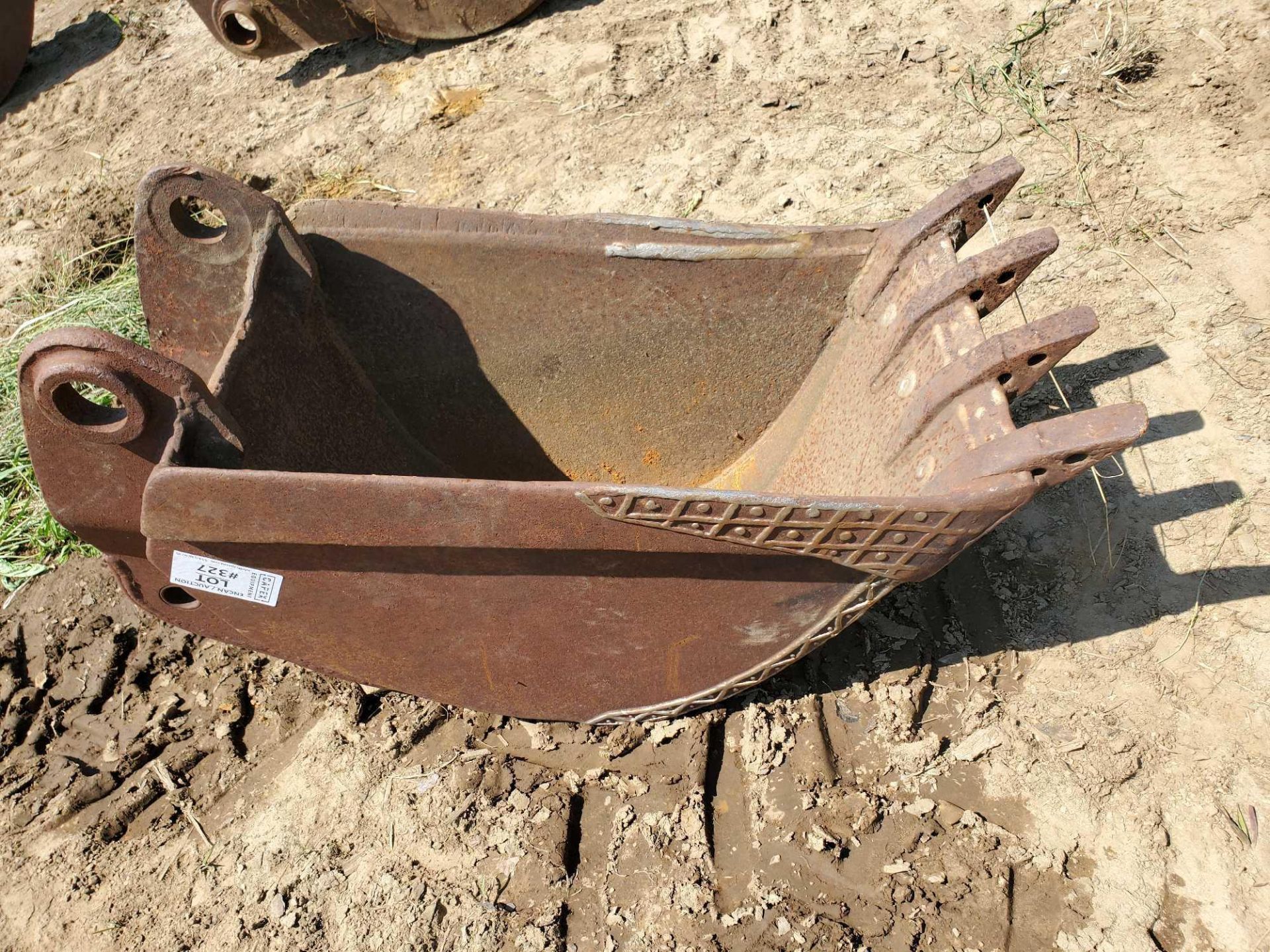 17 inch digging bucket / godet a creuser 17 pouces