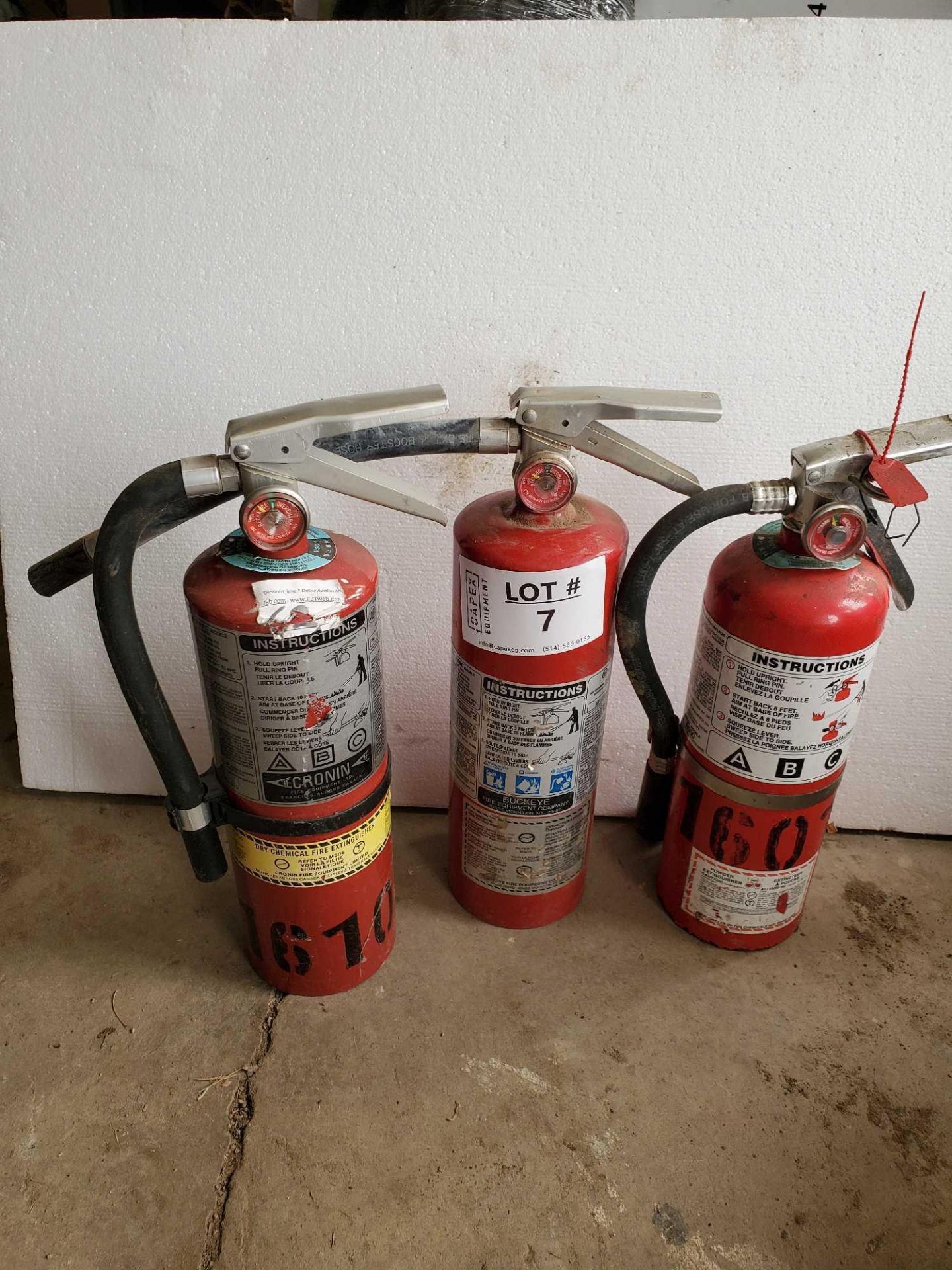 lot of 6 fire extinguisher / lot de 6 extincteurs