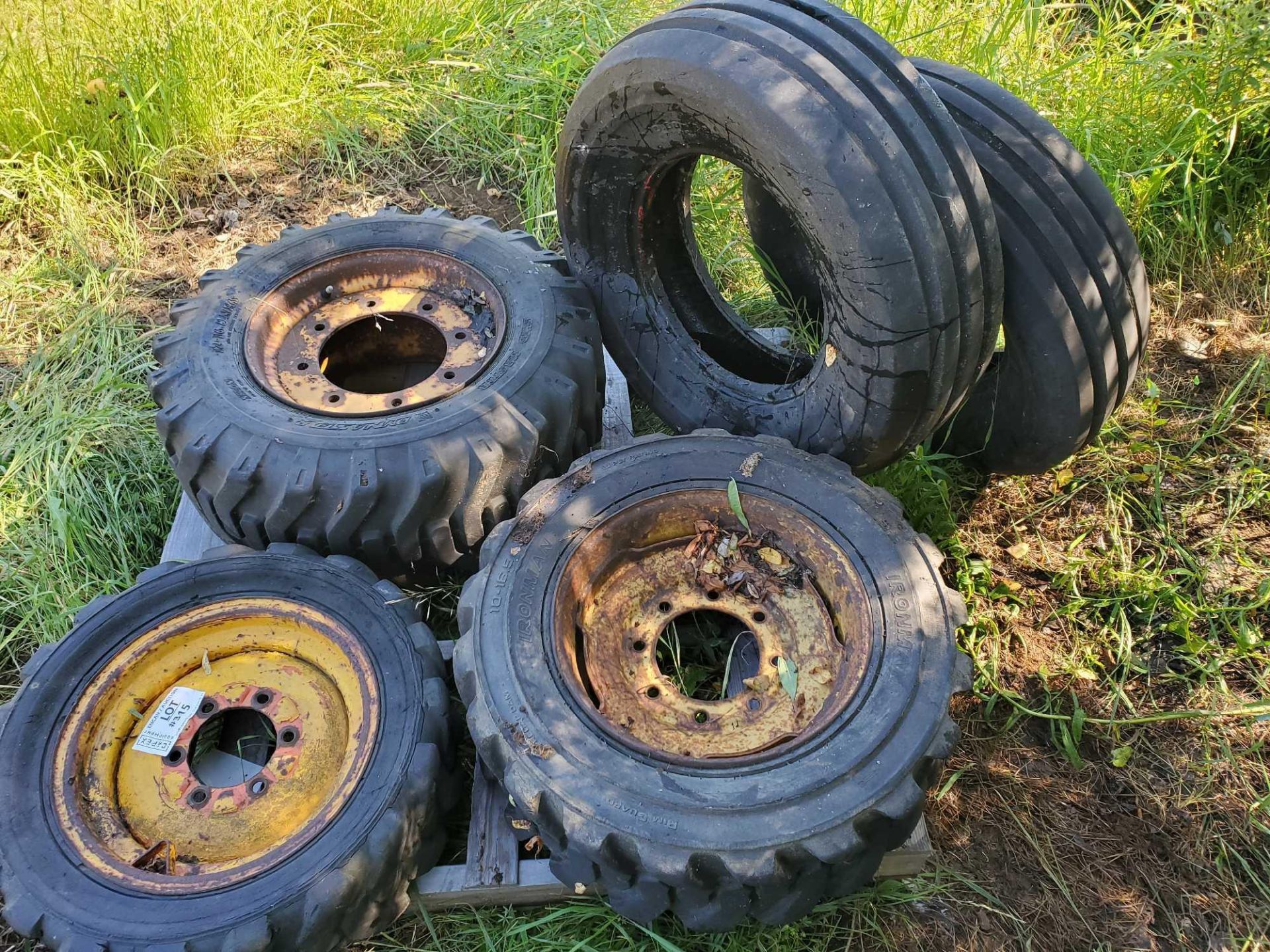 mixed tires / pneus melanges