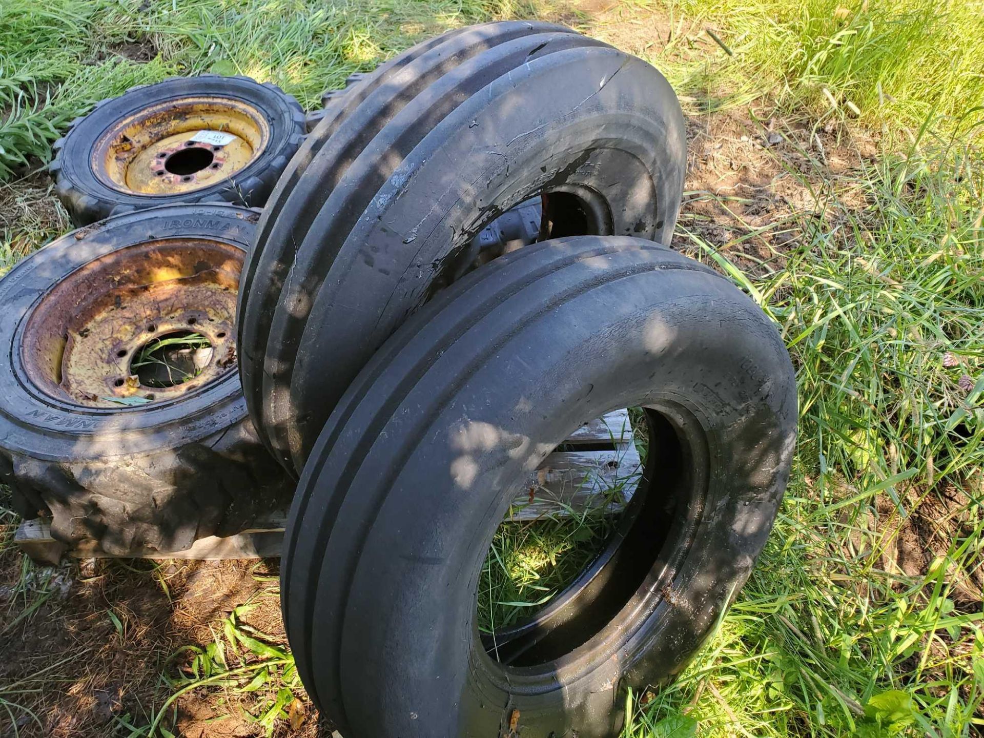 mixed tires / pneus melanges - Image 3 of 3