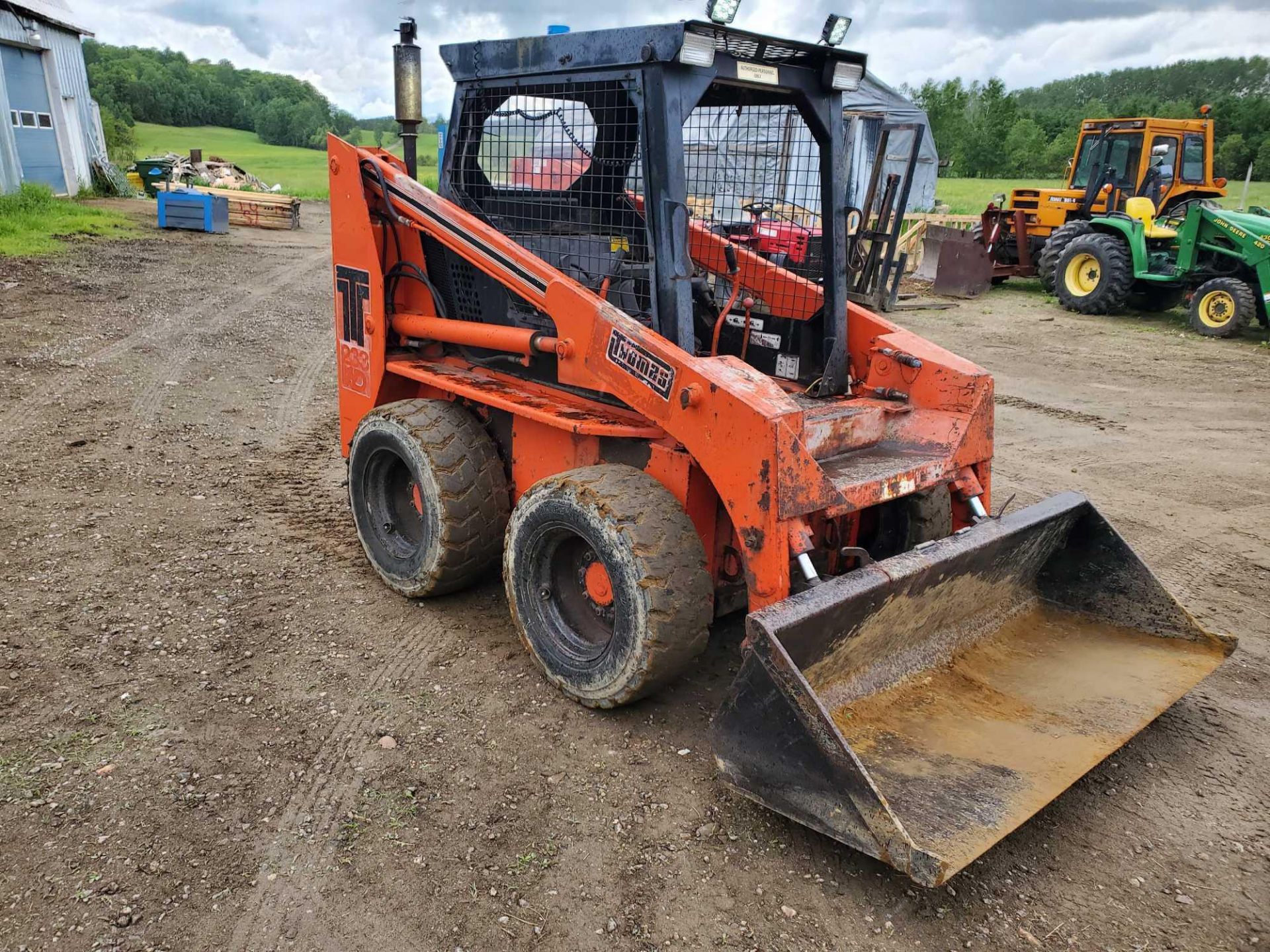 thomas t233hd skid steer / mini chargeuse sur roues thomas t233hd
