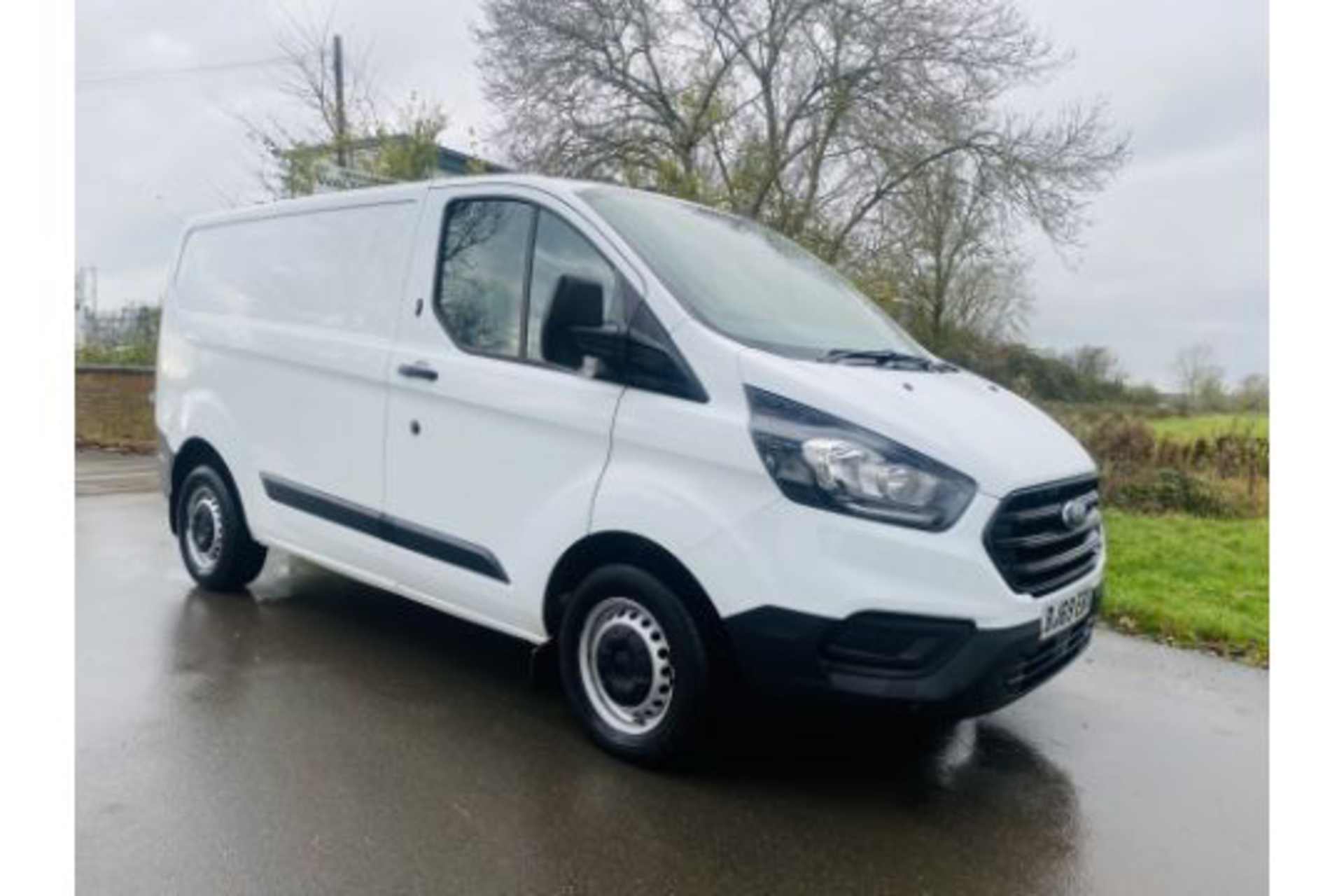 (ON SALE) FORD TRANSIT CUSTOM 2.0TDCI (300) EURO 6 - (2020 MODEL) 1 OWNER - FSH - AIR CONDITIONING -