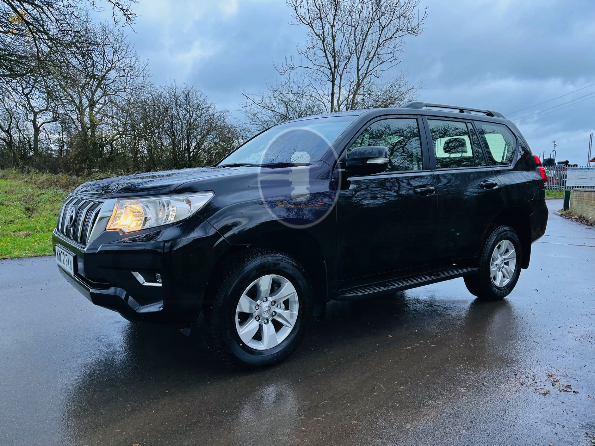 TOYOTA LAND CRUISER 2.8D-4D "ACTIVE" 7 SEATER LWB (72 REG) 1 OWNER - AC - CARPLAY NAV - REAR CAMERA - Image 2 of 38