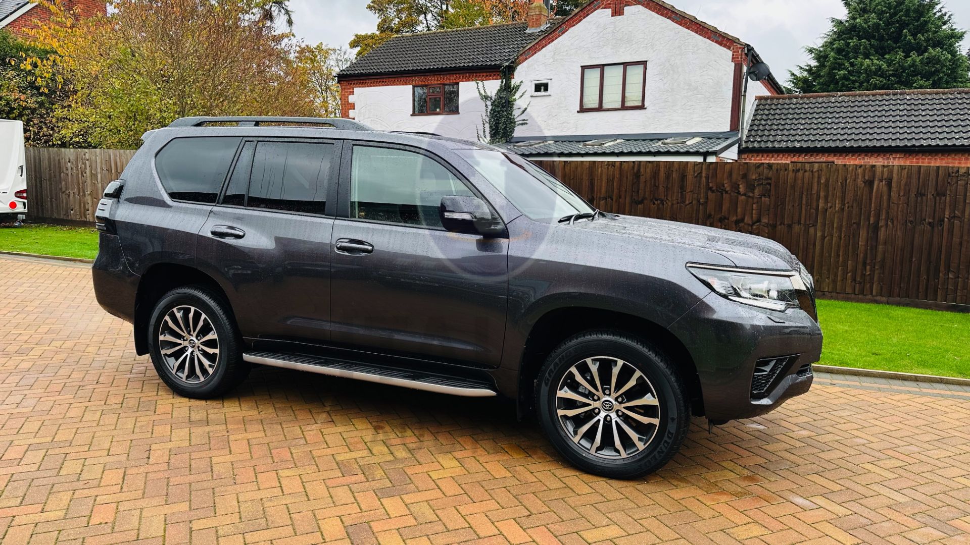 TOYOTA LAND CRUISER *INVINCIBLE* 7 SEATER SUV (2022 - 72 REG) *TOP OF THE RANGE* (DELIVERY MILEAGE)
