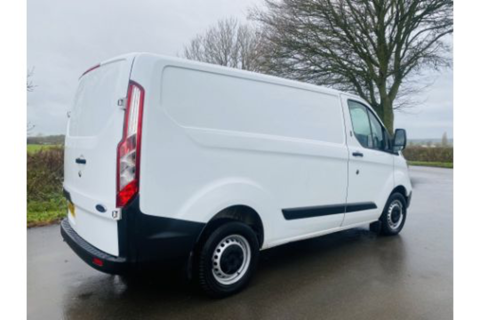 (ON SALE) FORD TRANSIT CUSTOM 2.0TDCI (300) EURO 6 - (2020 MODEL) 1 OWNER - FSH - AIR CONDITIONING - - Image 9 of 24