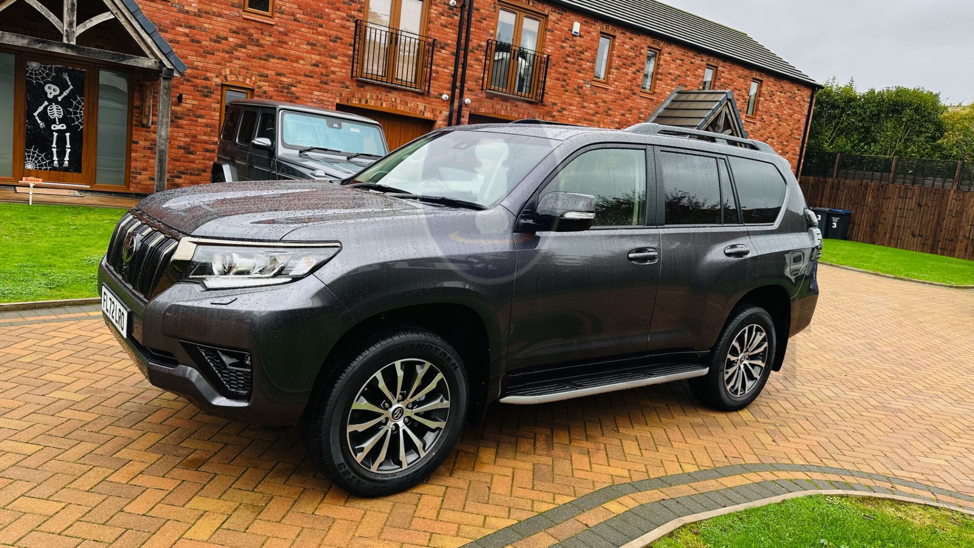 TOYOTA LAND CRUISER *INVINCIBLE* 7 SEATER SUV (2022 - 72 REG) *TOP OF THE RANGE* (DELIVERY MILEAGE) - Image 7 of 56