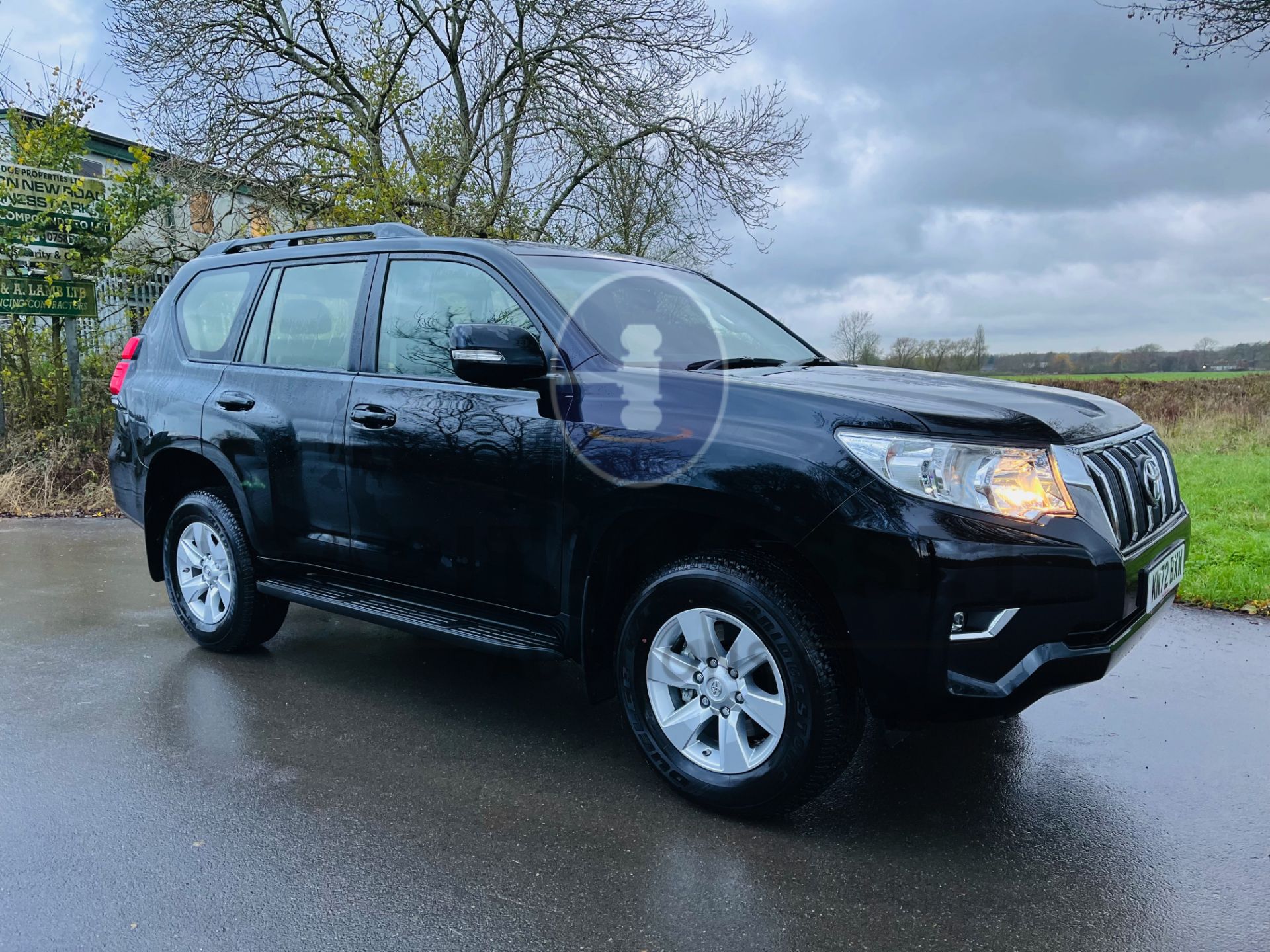 TOYOTA LAND CRUISER 2.8D-4D "ACTIVE" 7 SEATER LWB (72 REG) 1 OWNER - AC - CARPLAY NAV - REAR CAMERA - Image 6 of 38