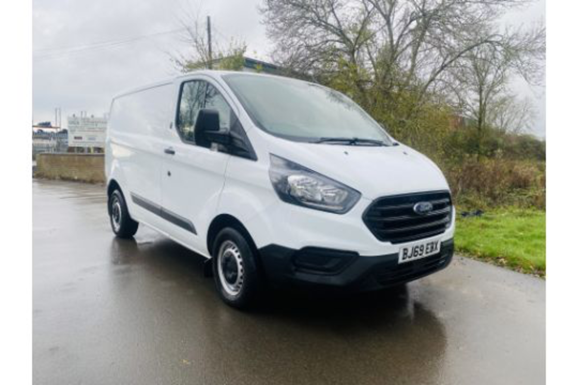 (ON SALE) FORD TRANSIT CUSTOM 2.0TDCI (300) EURO 6 - (2020 MODEL) 1 OWNER - FSH - AIR CONDITIONING - - Image 2 of 24