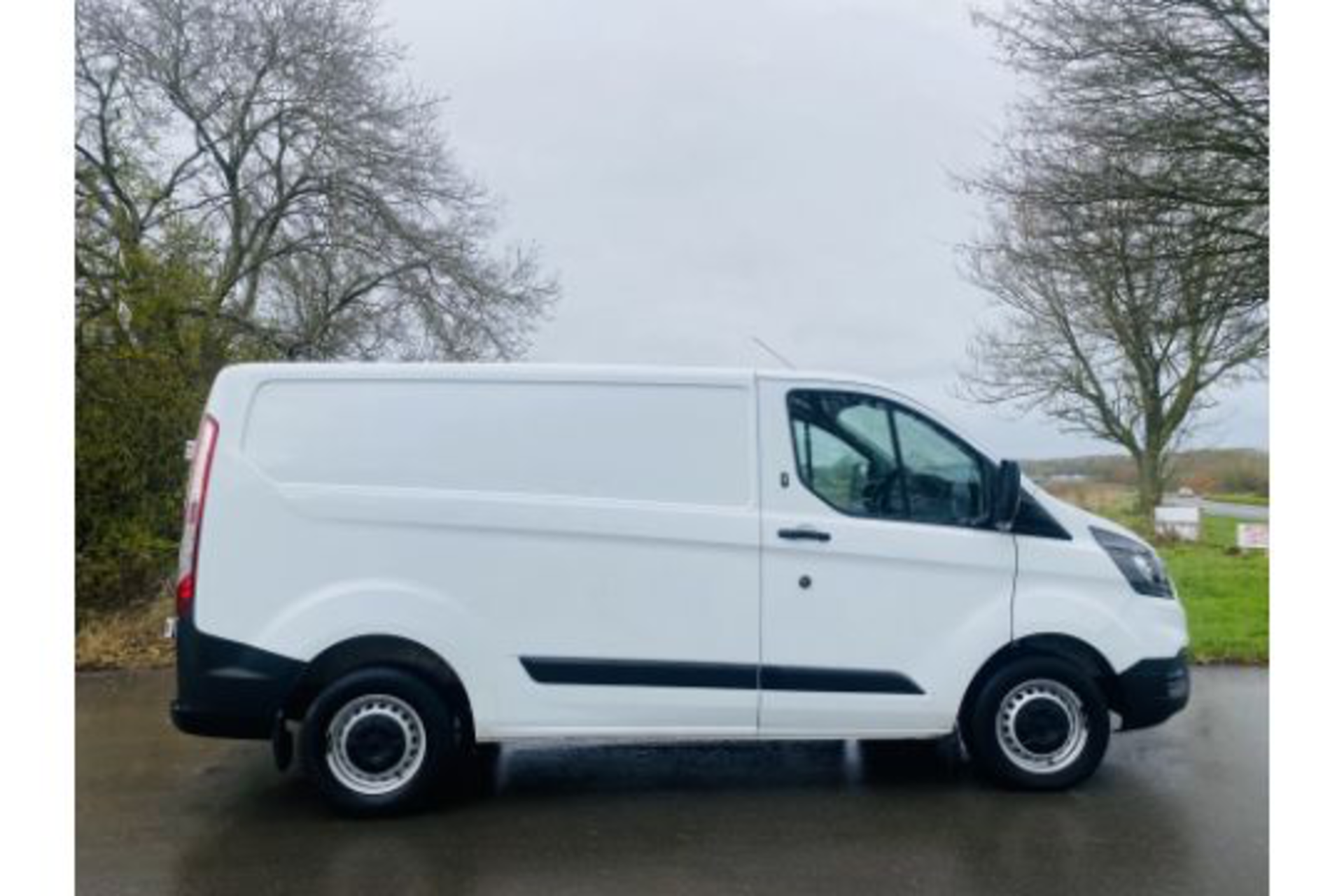 (ON SALE) FORD TRANSIT CUSTOM 2.0TDCI (300) EURO 6 - (2020 MODEL) 1 OWNER - FSH - AIR CONDITIONING - - Image 10 of 24