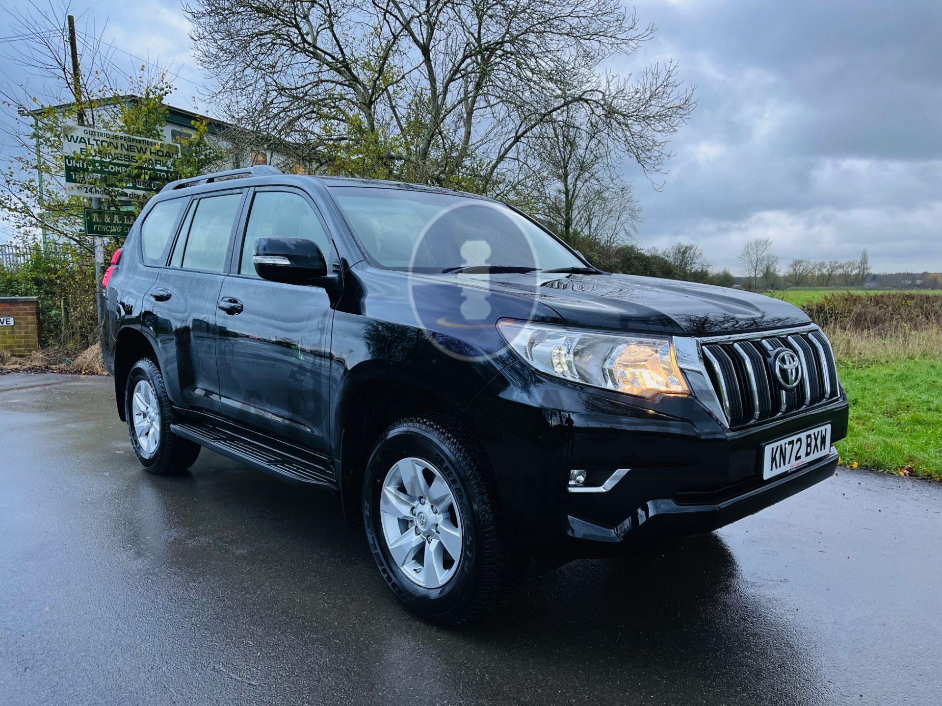 TOYOTA LAND CRUISER 2.8D-4D "ACTIVE" 7 SEATER LWB (72 REG) 1 OWNER - AC - CARPLAY NAV - REAR CAMERA - Image 5 of 38