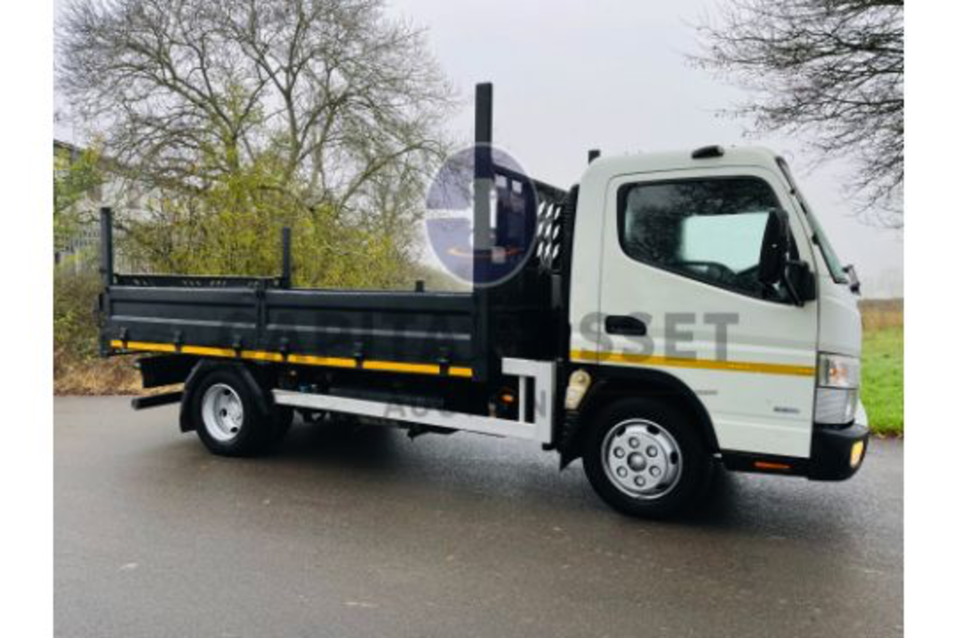 MITSUBISHI FUSO 7C15 "INSULATED TIPPER" 7500KG GROSS "EURO 6" 16 REG - 1 OWNER - LOW MILES -LOOK!! - Image 3 of 19