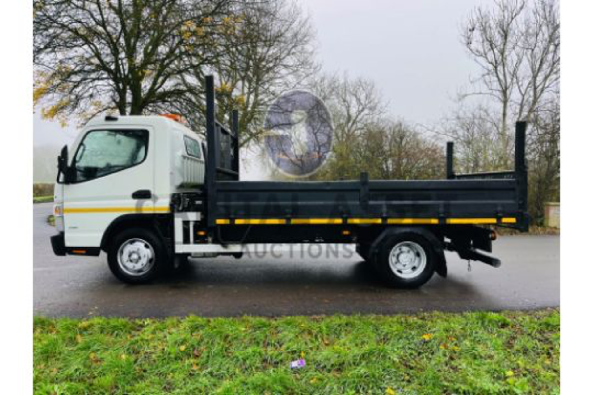MITSUBISHI FUSO 7C15 "INSULATED TIPPER" 7500KG GROSS "EURO 6" 16 REG - 1 OWNER - LOW MILES -LOOK!! - Image 2 of 19