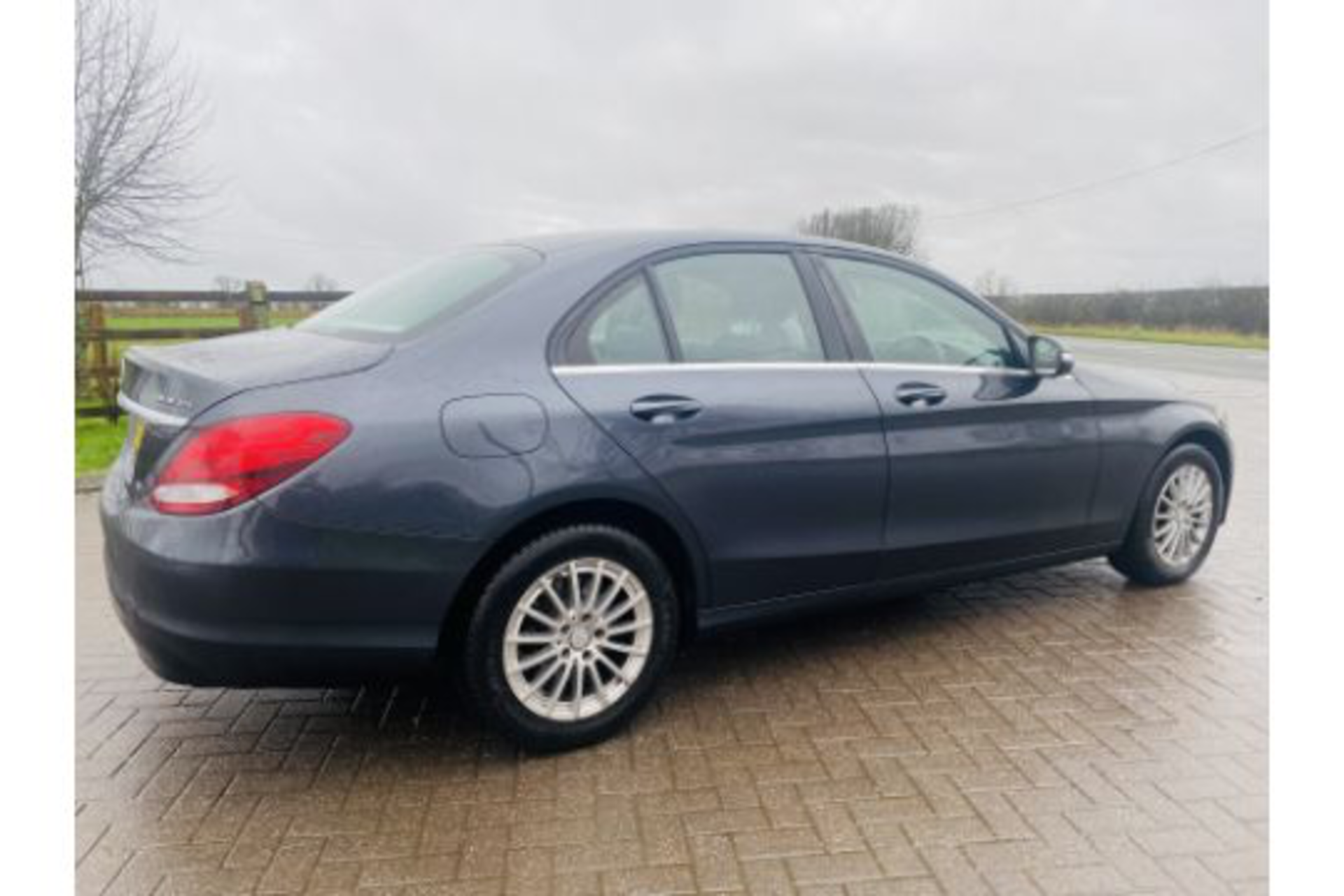 MERCEDES C220d "SPECIAL EQUIPMENT" SE SALOON - 2016 MODEL - LEATHER - NEW SHAPE - AIR CON - NO VAT!! - Image 5 of 26