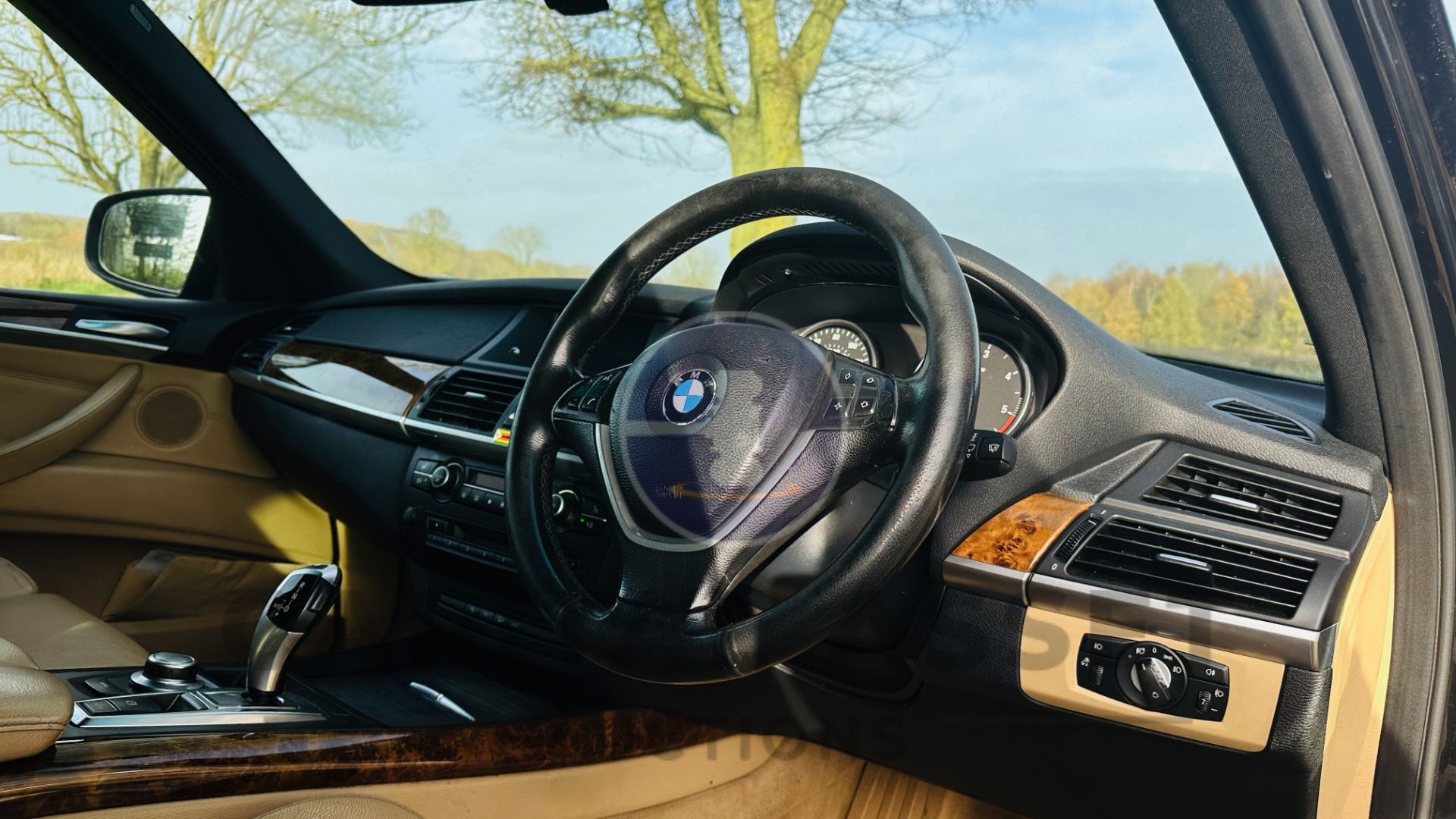 BMW X5 'X-DRIVE 30D' *SPECIAL EDITION* 5 DOOR SUV (2010) 3.0 DIESEL - AUTOMATIC (NO VAT) *HUGE SPEC* - Image 34 of 45