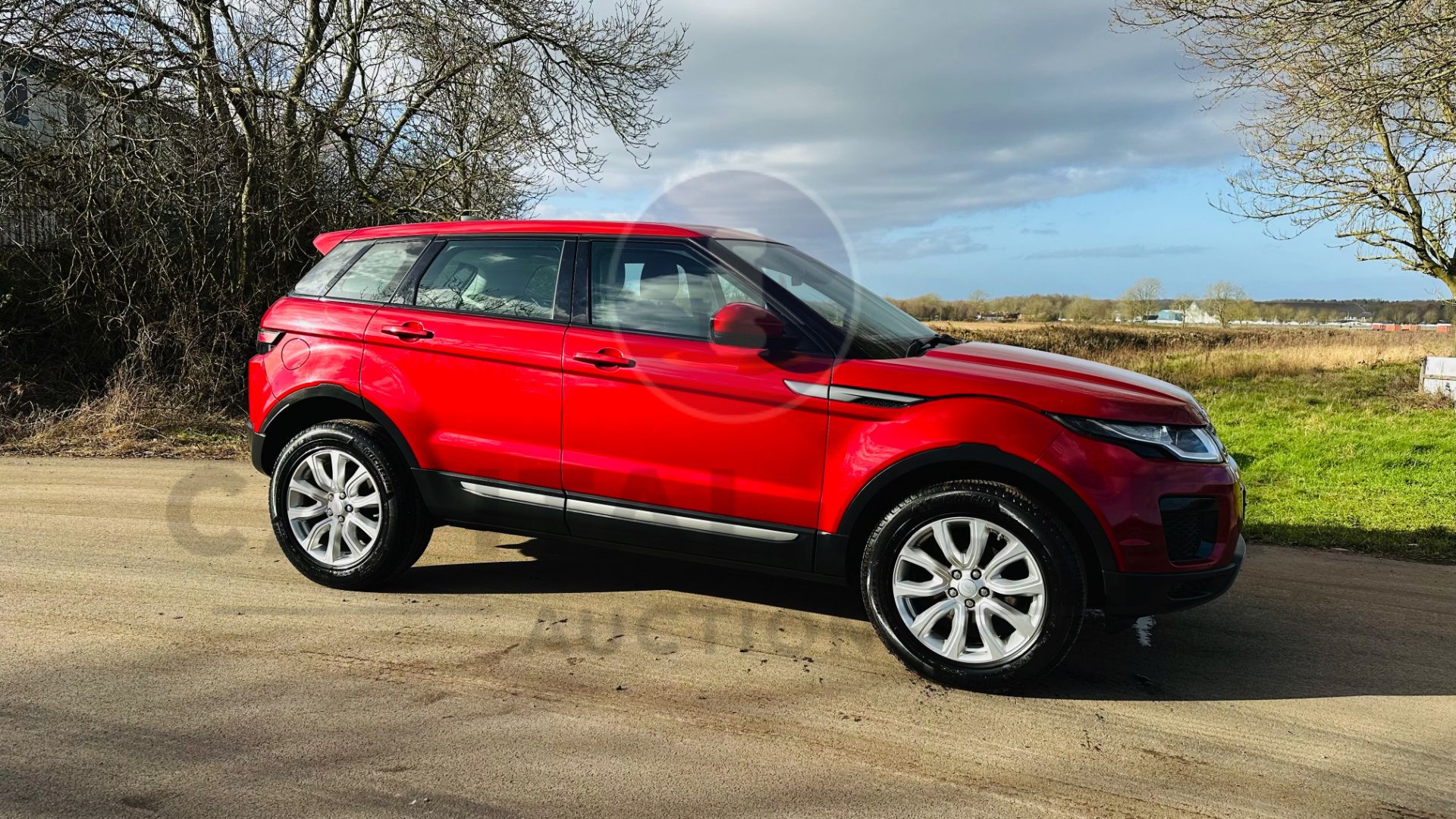 (On Sale) RANGE ROVER EVOQUE *SE EDITION* SUV (2019 - EURO 6) 2.0 ED4 - AUTO STOP/START *HUGE SPEC* - Image 2 of 50