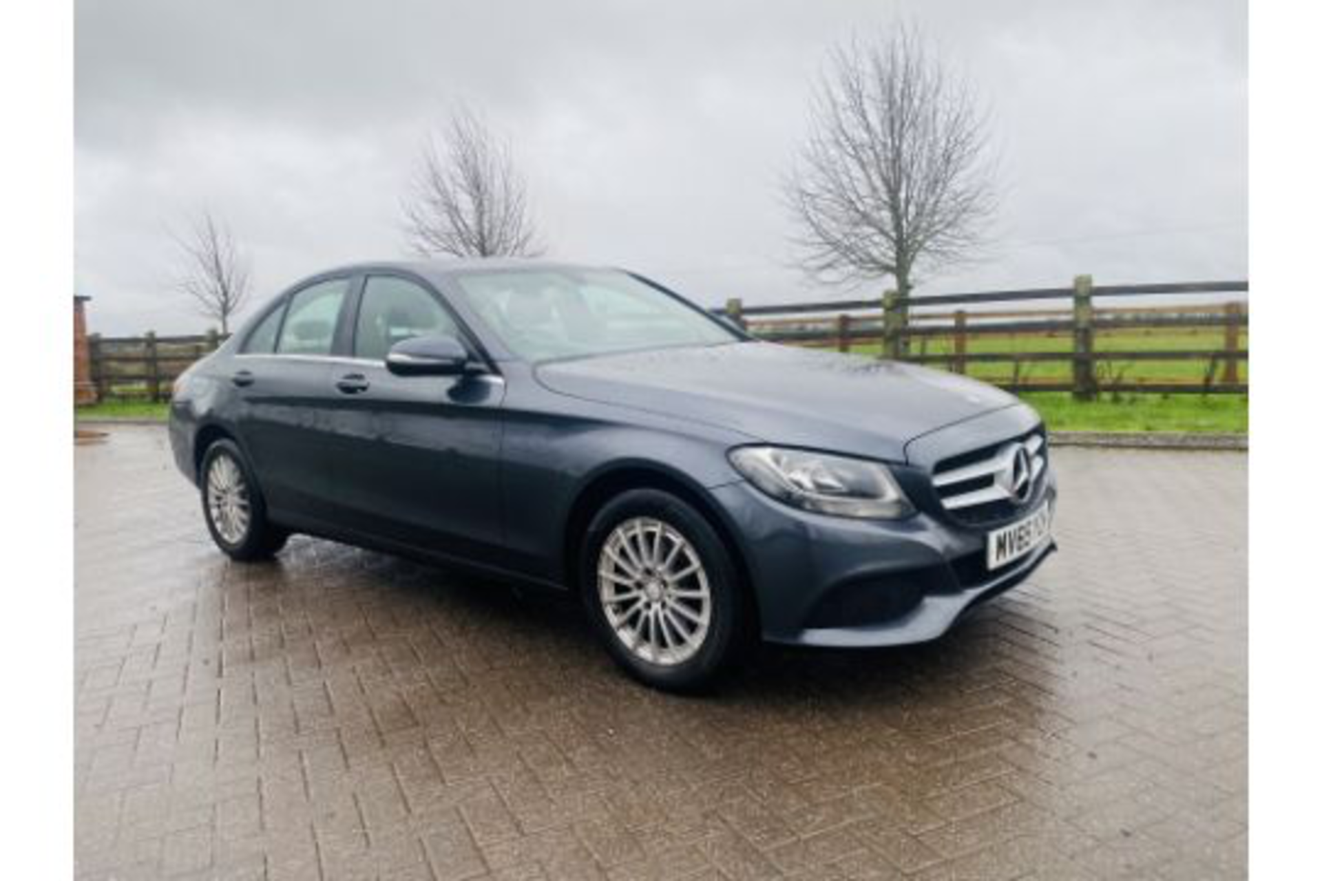 MERCEDES C220d "SPECIAL EQUIPMENT" SE SALOON - 2016 MODEL - LEATHER - NEW SHAPE - AIR CON - NO VAT!! - Image 2 of 26