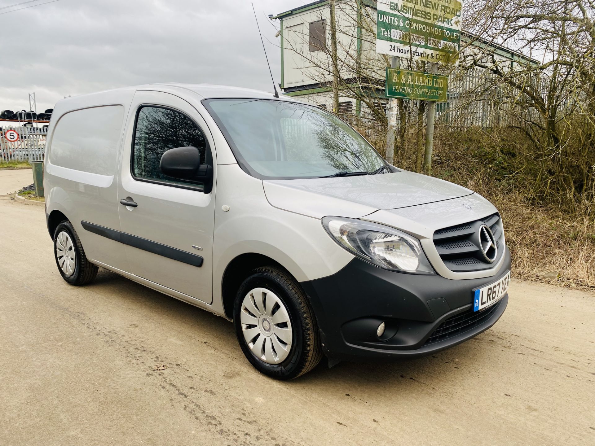 (ON SALE) MERCEDES CITAN 109CDI "LWB" (2018 MODEL) ONLY 64K MILES! - AIR CON - MET SILVER - EURO 6 - - Image 2 of 13