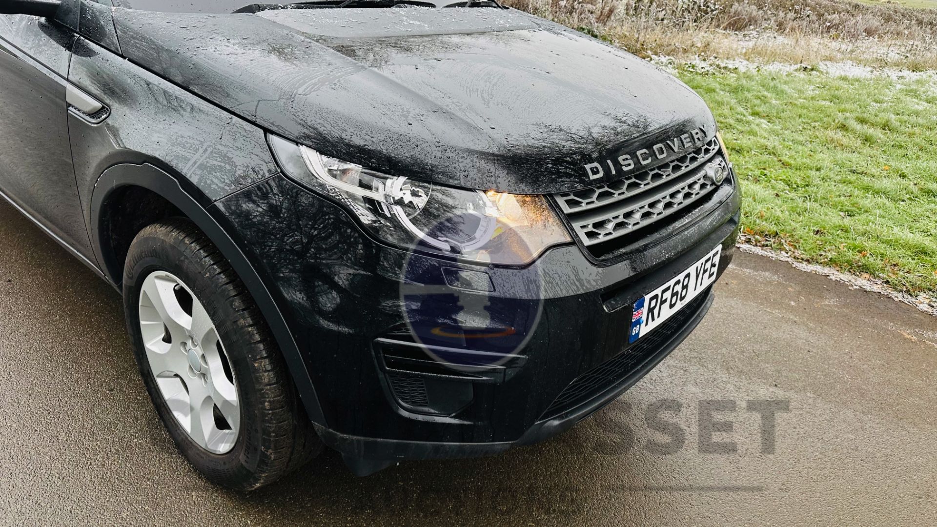 LAND ROVER DISCOVERY SPORT *5 DOOR SUV* (2019 - EURO 6) 2.0 ED4 - AUTO STOP/START *HUGE SPEC* - Image 15 of 41