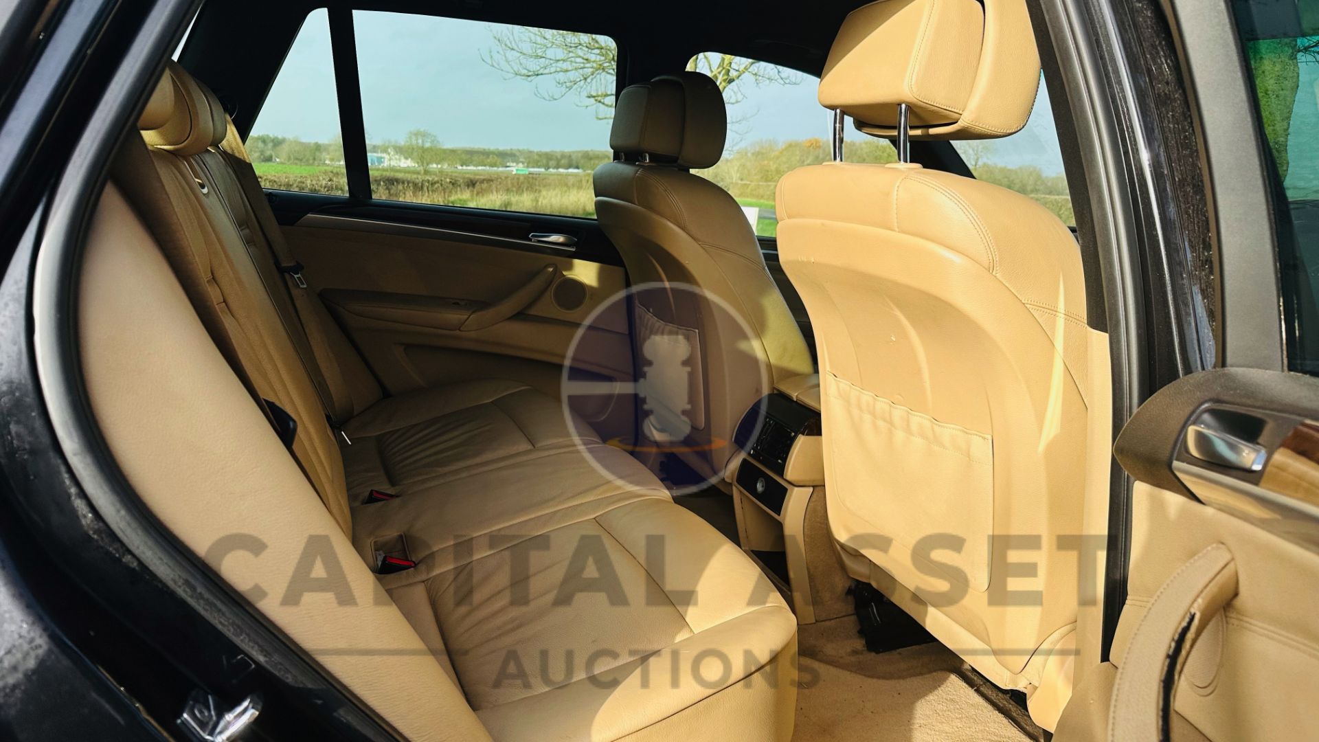 BMW X5 'X-DRIVE 30D' *SPECIAL EDITION* 5 DOOR SUV (2010) 3.0 DIESEL - AUTOMATIC (NO VAT) *HUGE SPEC* - Image 28 of 45