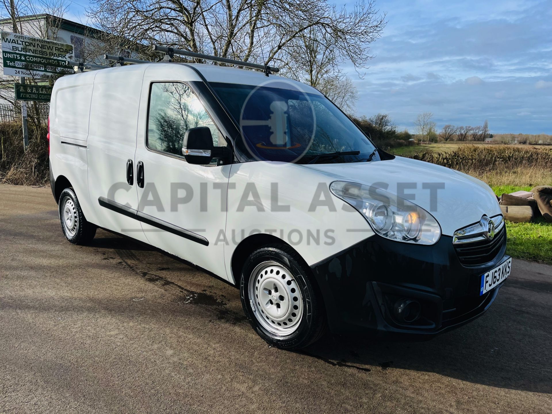 VAUXHALL COMBO CDTI 2300 (2014 MODEL) L2 LWB - LOW MILEAGE WITH HISTORY - TWIN SIDE DOORS (NO VAT) - Image 3 of 23