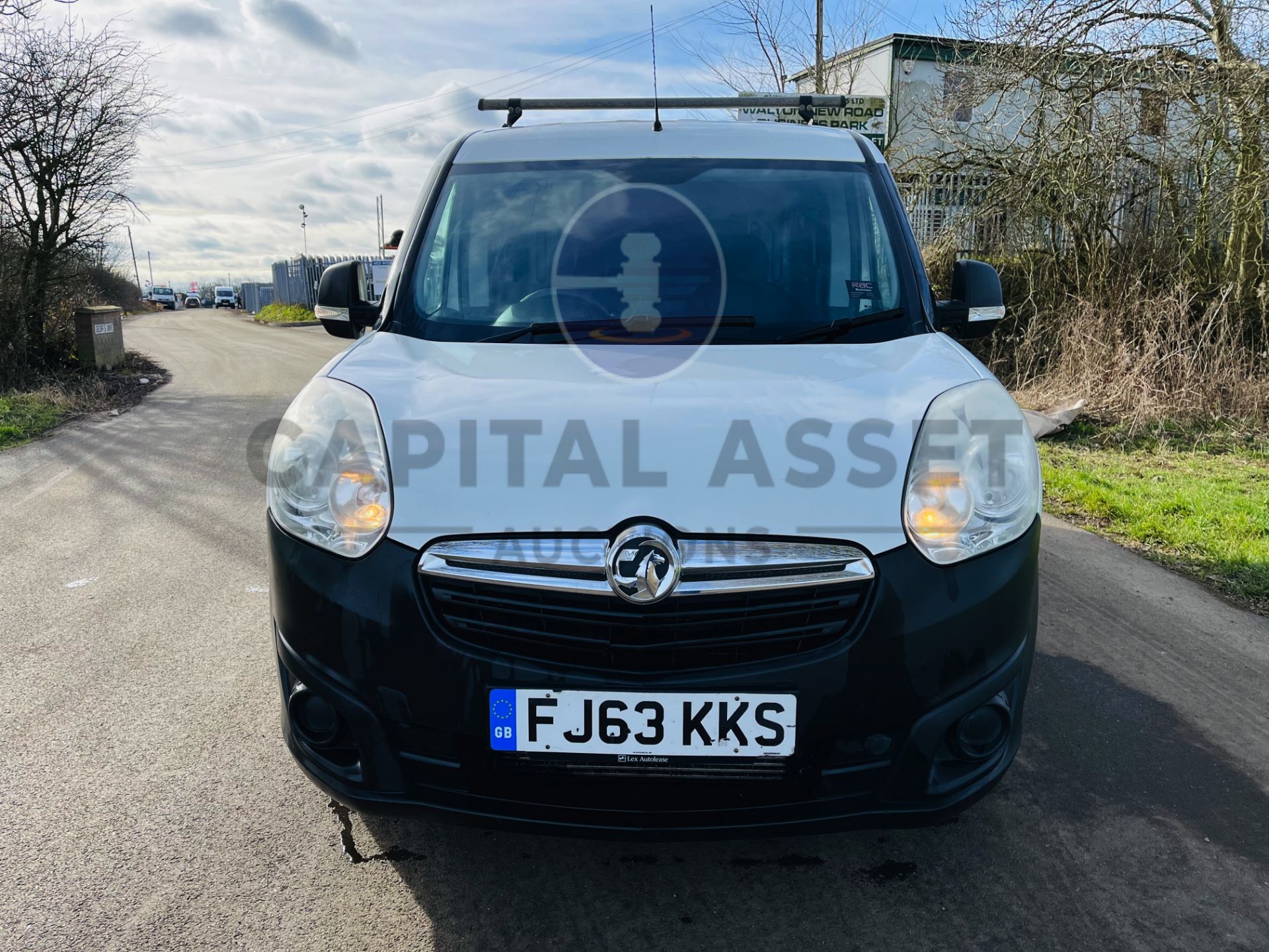 VAUXHALL COMBO CDTI 2300 (2014 MODEL) L2 LWB - LOW MILEAGE WITH HISTORY - TWIN SIDE DOORS (NO VAT) - Image 4 of 23