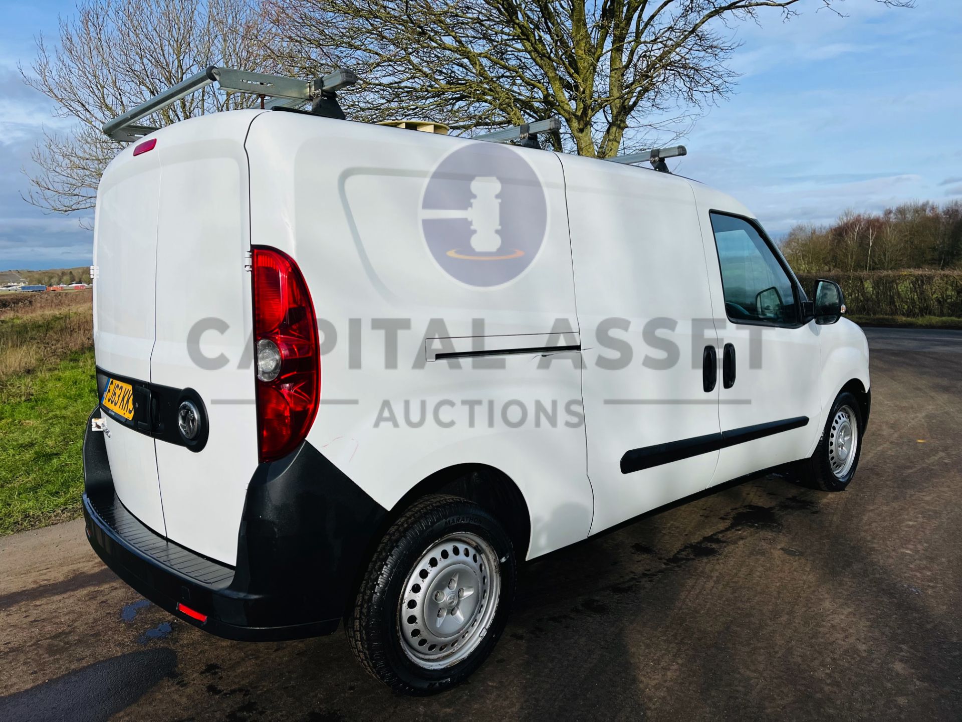 VAUXHALL COMBO CDTI 2300 (2014 MODEL) L2 LWB - LOW MILEAGE WITH HISTORY - TWIN SIDE DOORS (NO VAT) - Image 11 of 23