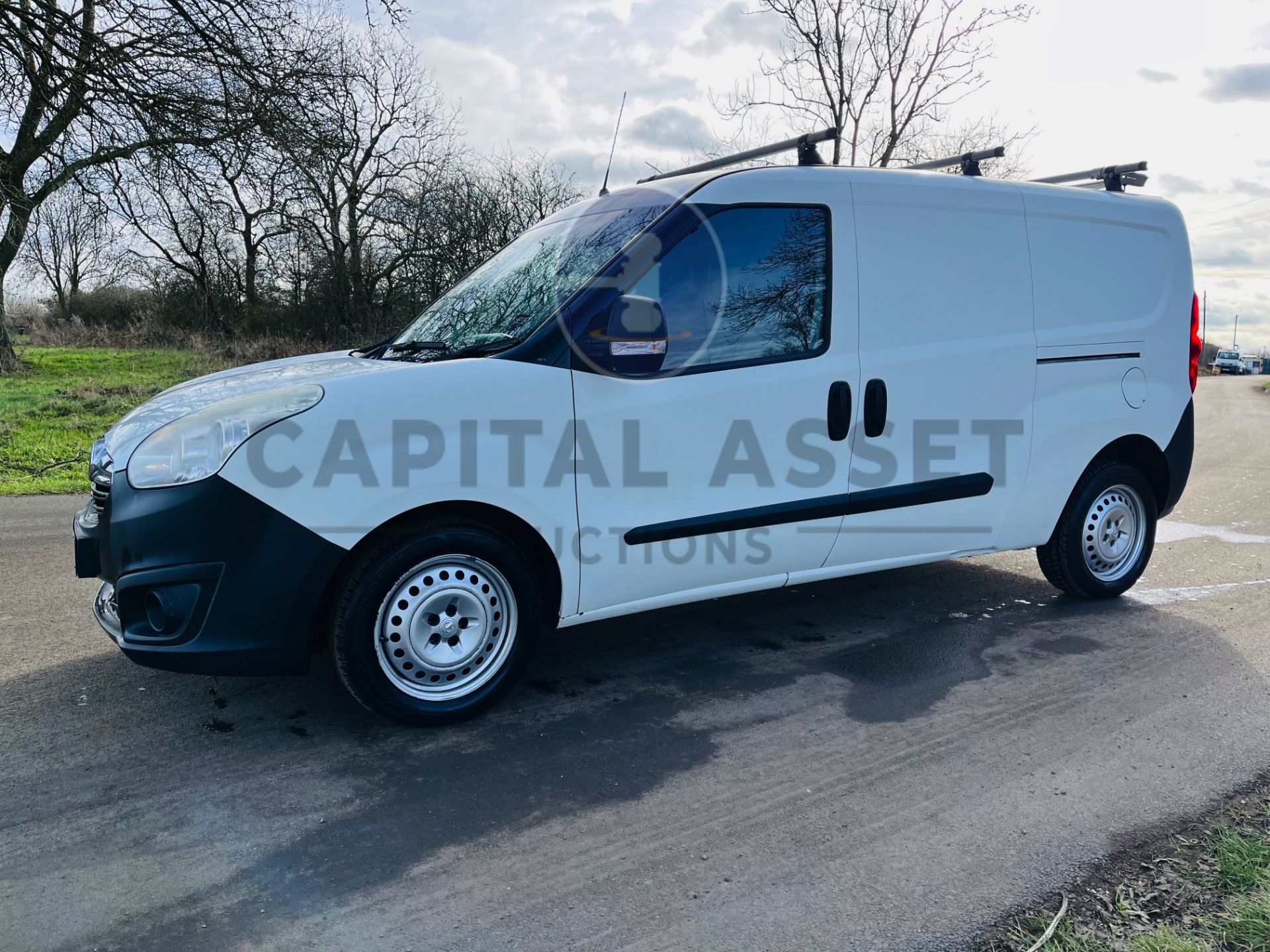 VAUXHALL COMBO CDTI 2300 (2014 MODEL) L2 LWB - LOW MILEAGE WITH HISTORY - TWIN SIDE DOORS (NO VAT) - Image 7 of 23
