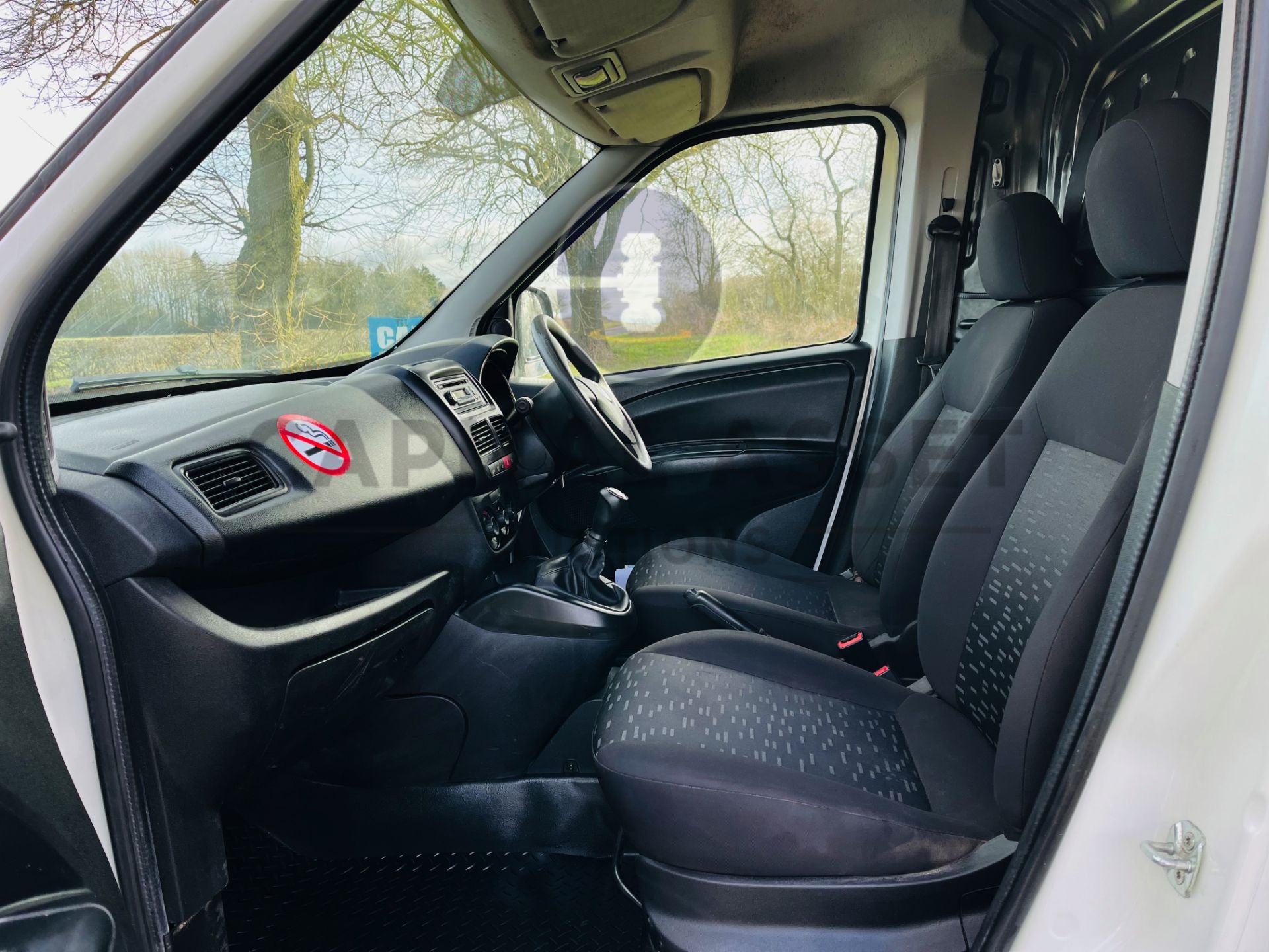 VAUXHALL COMBO CDTI 2300 (2014 MODEL) L2 LWB - LOW MILEAGE WITH HISTORY - TWIN SIDE DOORS (NO VAT) - Image 22 of 23