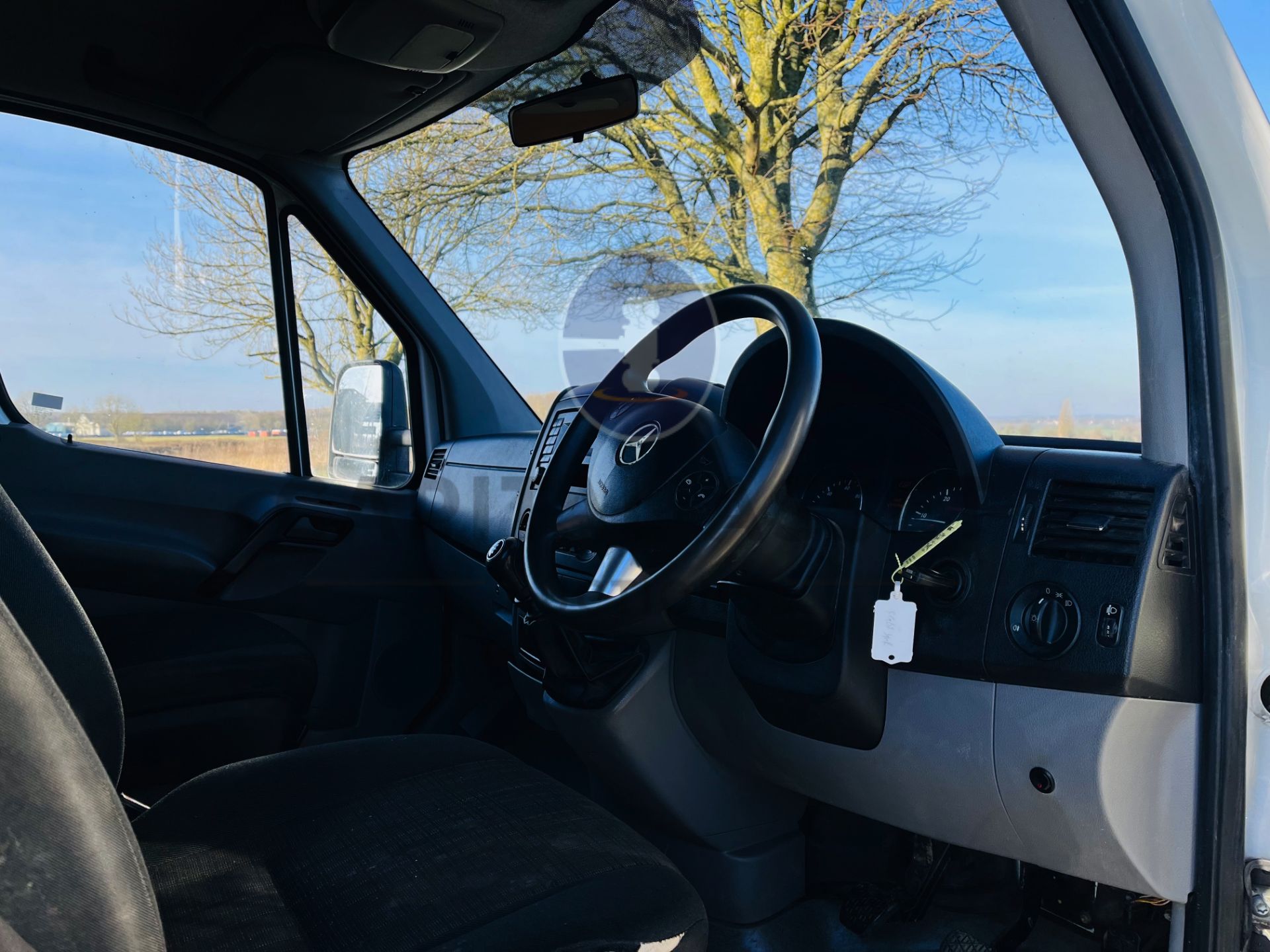 MERCEDES SPRINTER 314CDI (140) D/C TIPPER (2018 MODEL) 1 OWNER - LOW MILEAGE - CRUISE - EURO 6 - Image 13 of 18