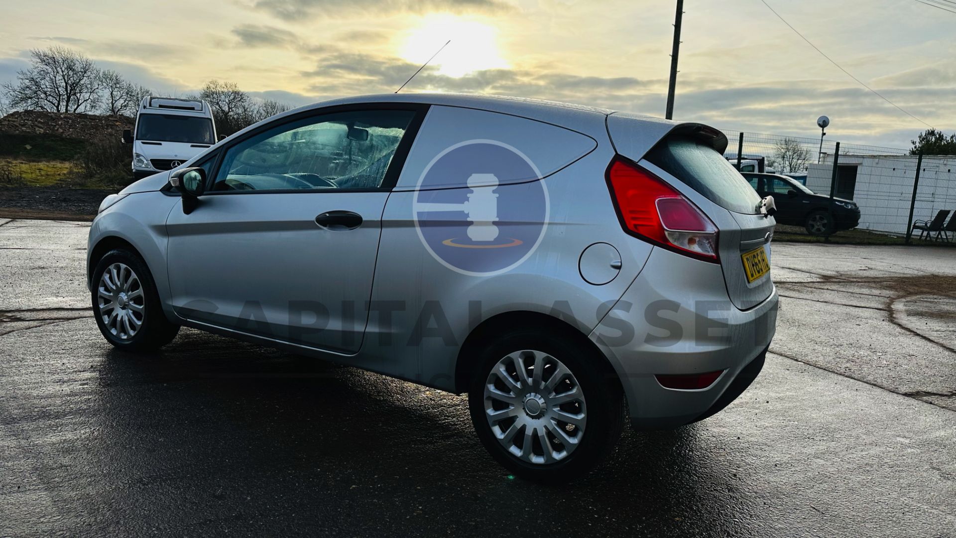 (On Sale) FORD FIESTA *LCV - PANEL VAN* (65 REG) 1.5 TDCI - STOP/START *FULL SERVICE HISTORY* - Image 9 of 36