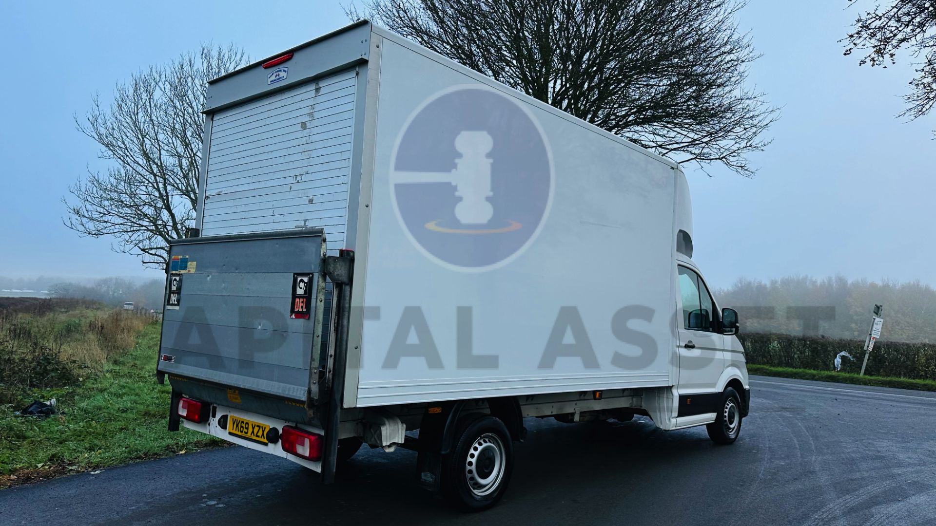 VOLKSWAGEN CRAFTER CR35 *LWB - LUTON / BOX VAN* (2020-EURO 6) 2.0 TDI - 6 SPEED *TAIL-LIFT* (3500KG) - Image 8 of 40