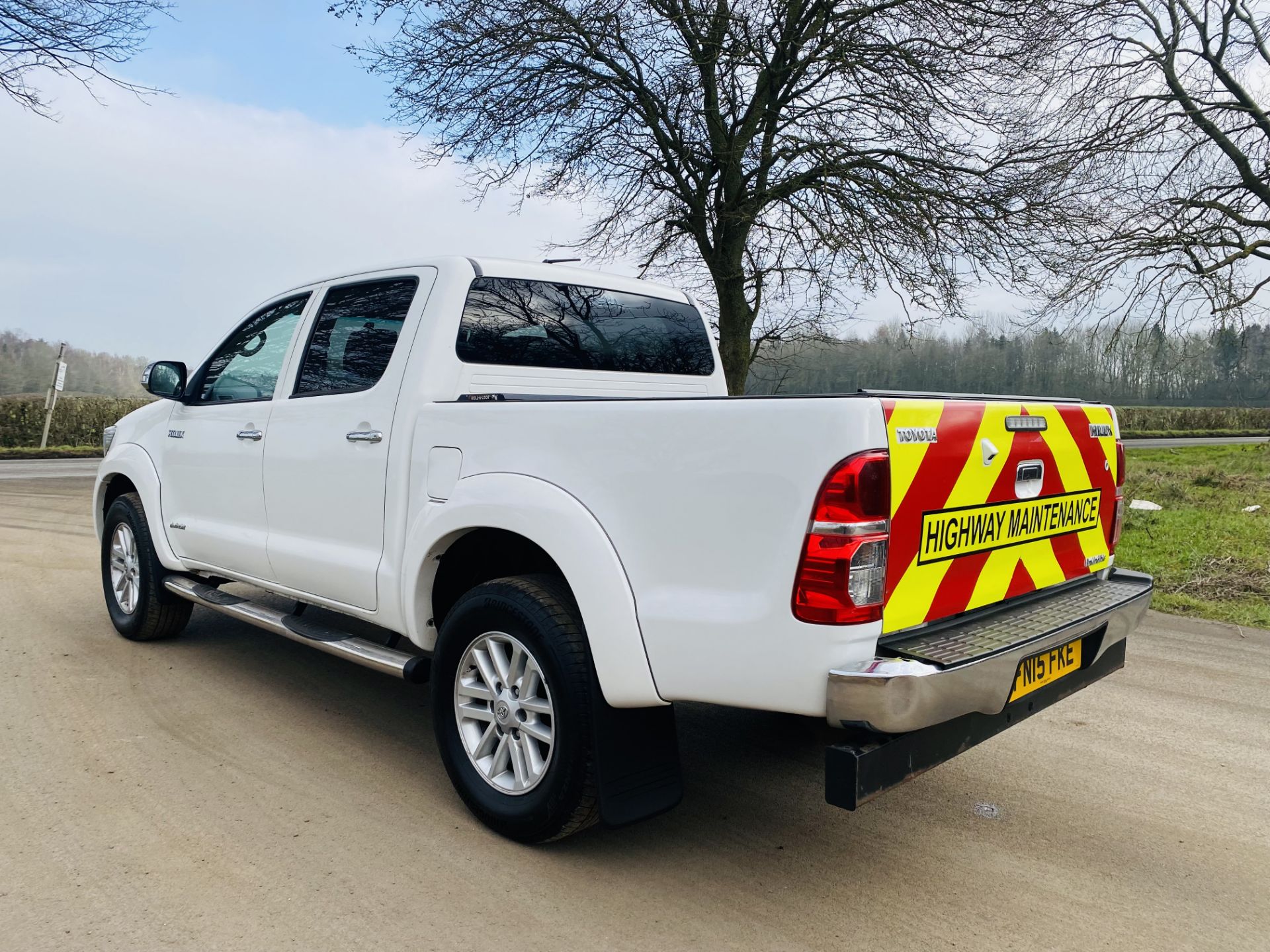 (On Sale) TOYOTA HILUX 3.0D-4D "INVINCIBLE" D/CAB PICK UP - 15 REG (171BHP) SAT NAV - LOOK!! - Image 6 of 23