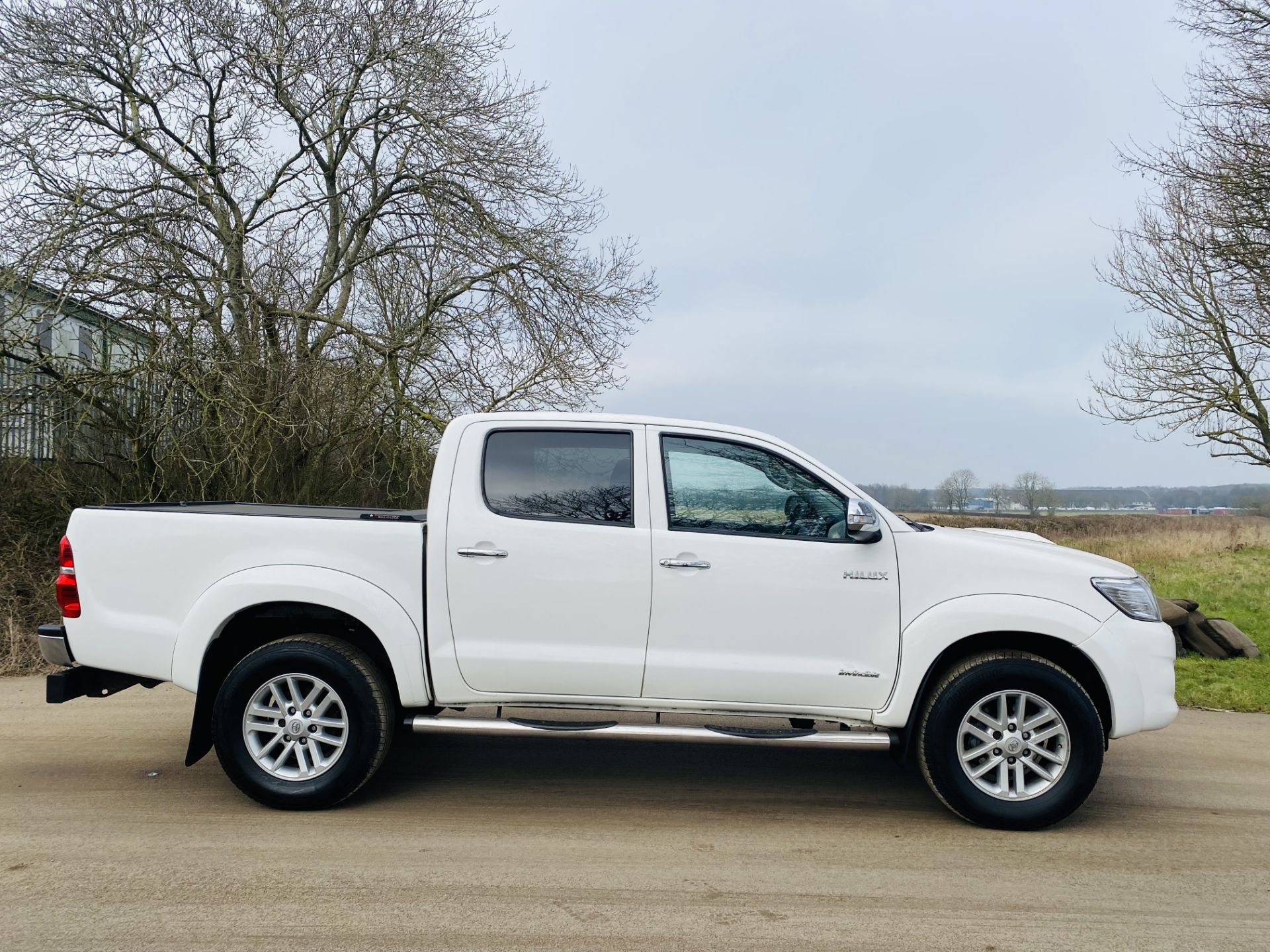 (On Sale) TOYOTA HILUX 3.0D-4D "INVINCIBLE" D/CAB PICK UP - 15 REG (171BHP) SAT NAV - LOOK!! - Image 9 of 23