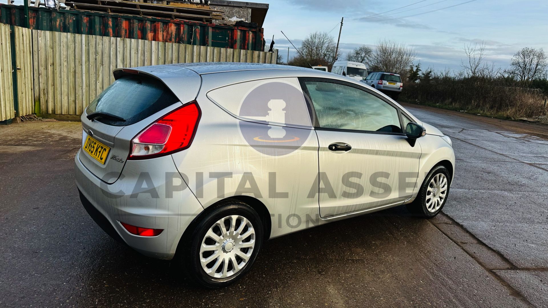 (On Sale) FORD FIESTA *LCV - PANEL VAN* (65 REG) 1.5 TDCI - STOP/START *FULL SERVICE HISTORY* - Image 13 of 36