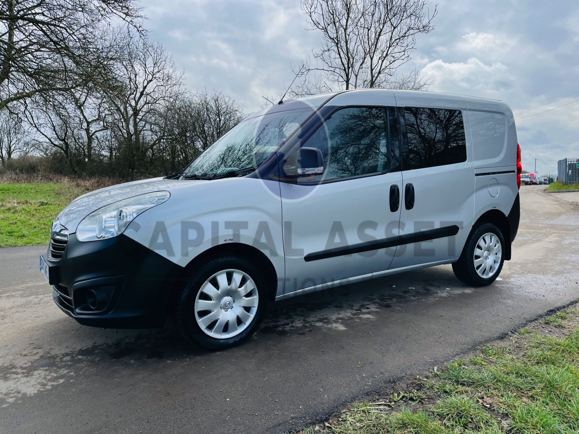 (ON SALE) VAUXHALL COMBO 2300 CDTI (2017 MODEL) 5 SEATER (AIR CON) EURO 6 - TWIN SIDE DOORS (NO VAT) - Image 7 of 26