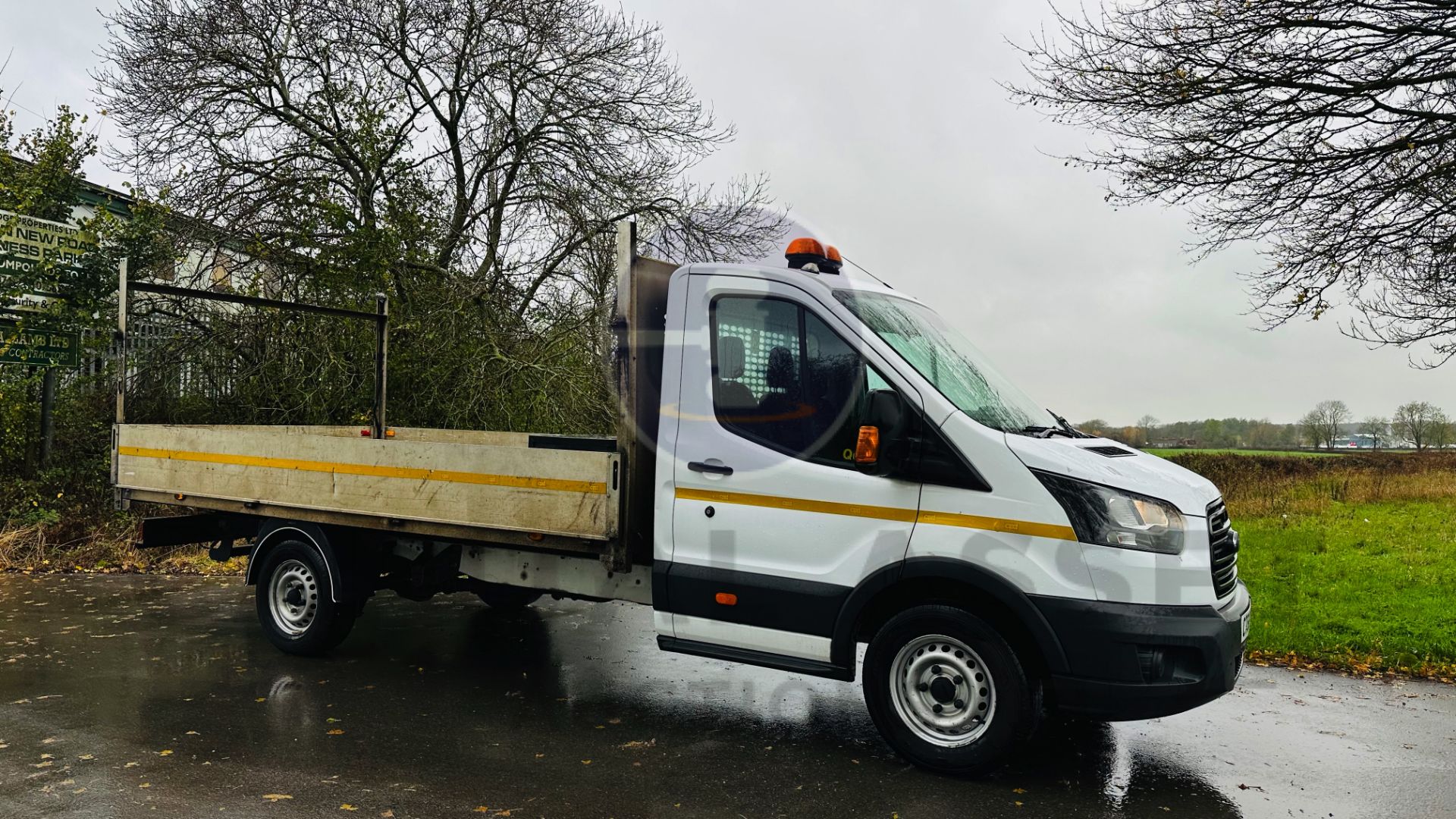 FORD TRANSIT T350L *LWB - DROPSIDE TRUCK* (2019 - EURO 6) 2.0 TDCI - 6 SPEED *3500 KG* (1 OWNER) - Image 11 of 34