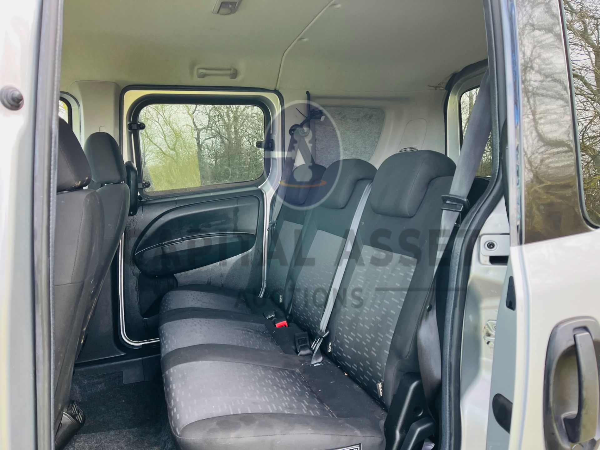 (ON SALE) VAUXHALL COMBO 2300 CDTI (2017 MODEL) 5 SEATER (AIR CON) EURO 6 - TWIN SIDE DOORS (NO VAT) - Image 19 of 26