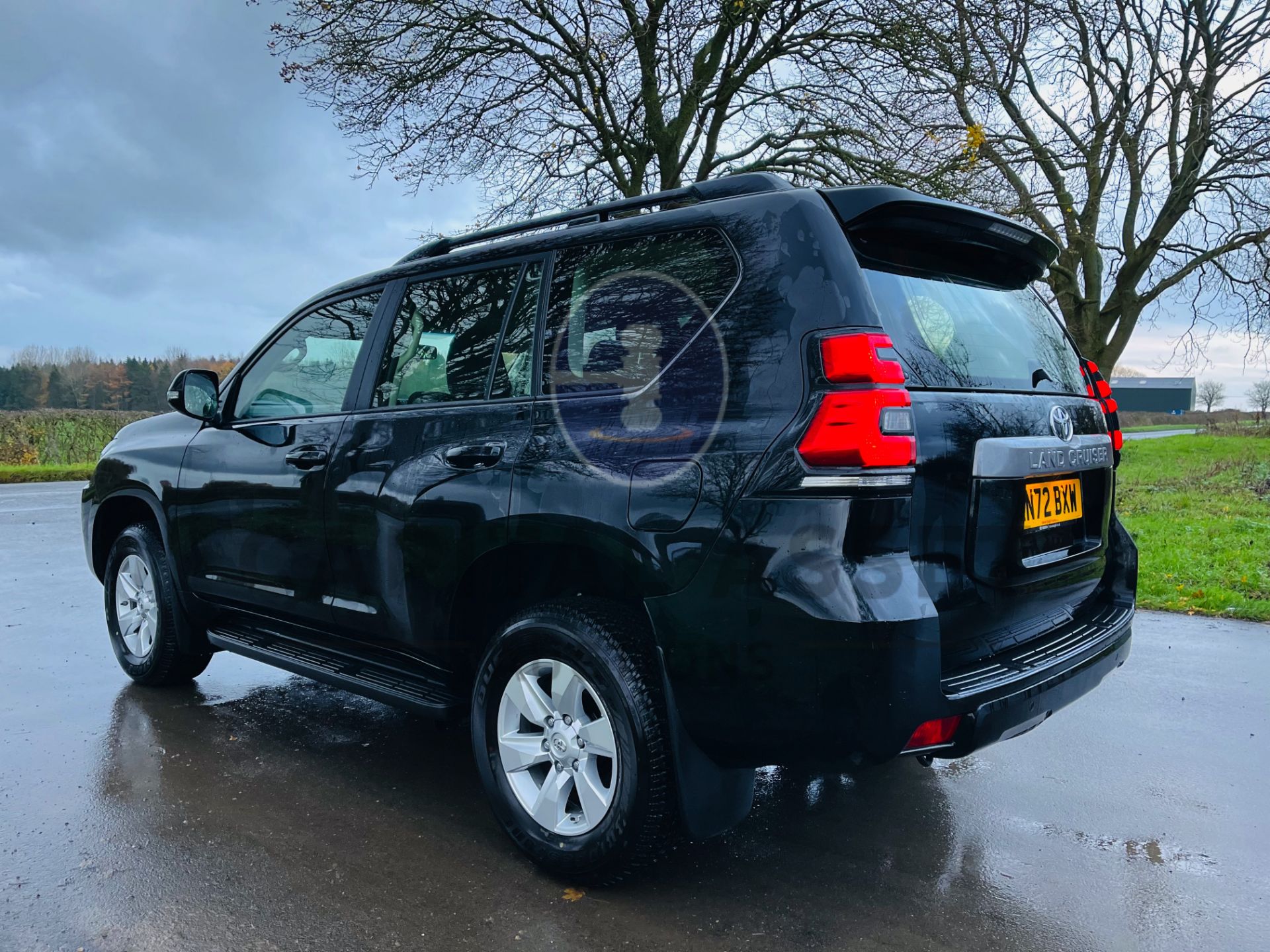 TOYOTA LANDCRUISER 2.8D-4D ACTIVE (72 REG) LWB 7 SEATER - ONLY 789 MILES - APPLE CARPLAY & NAV - Image 9 of 38